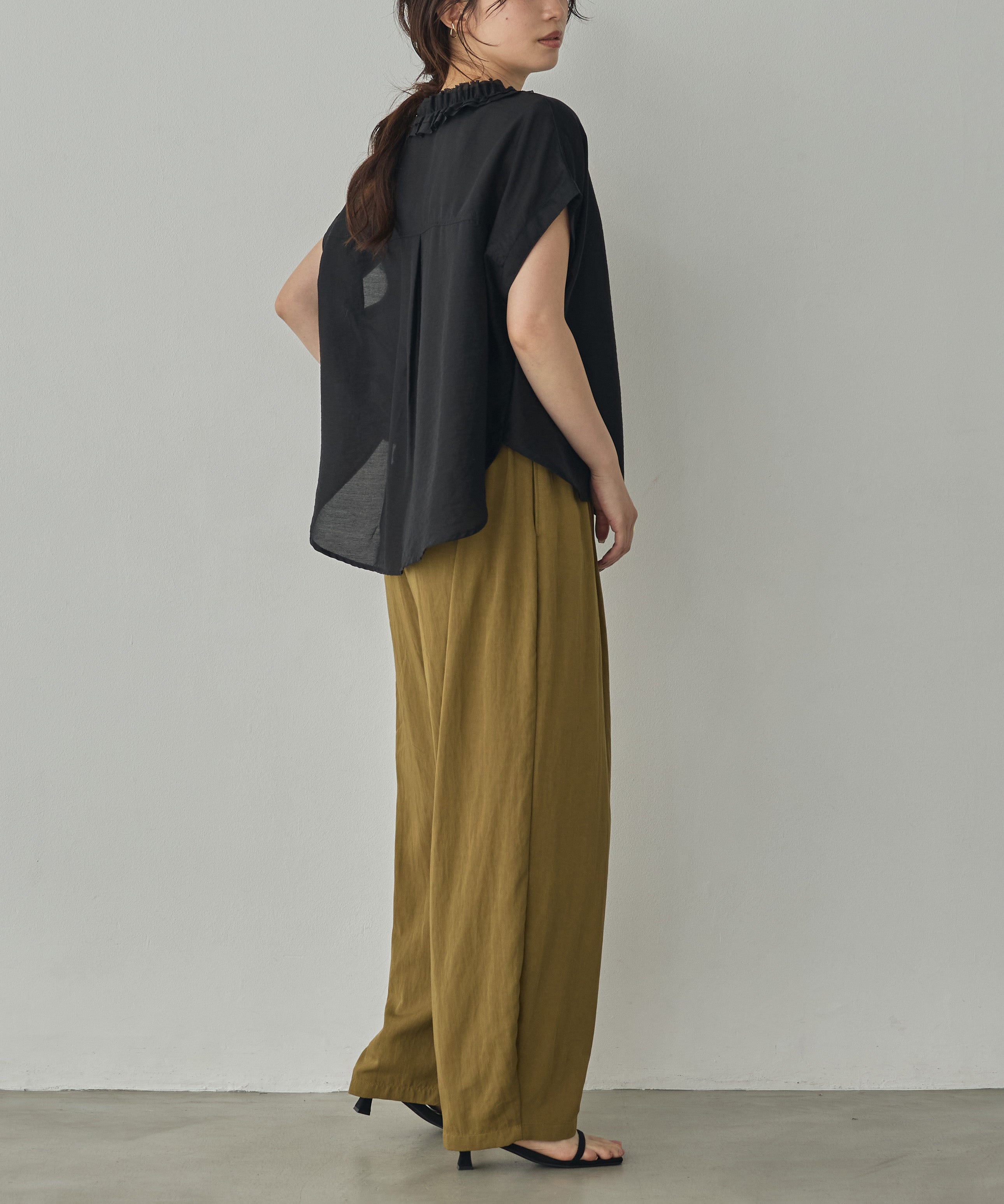 SOLID-COLOR / YARN-DYED CHECKERED FRILL SHIRT