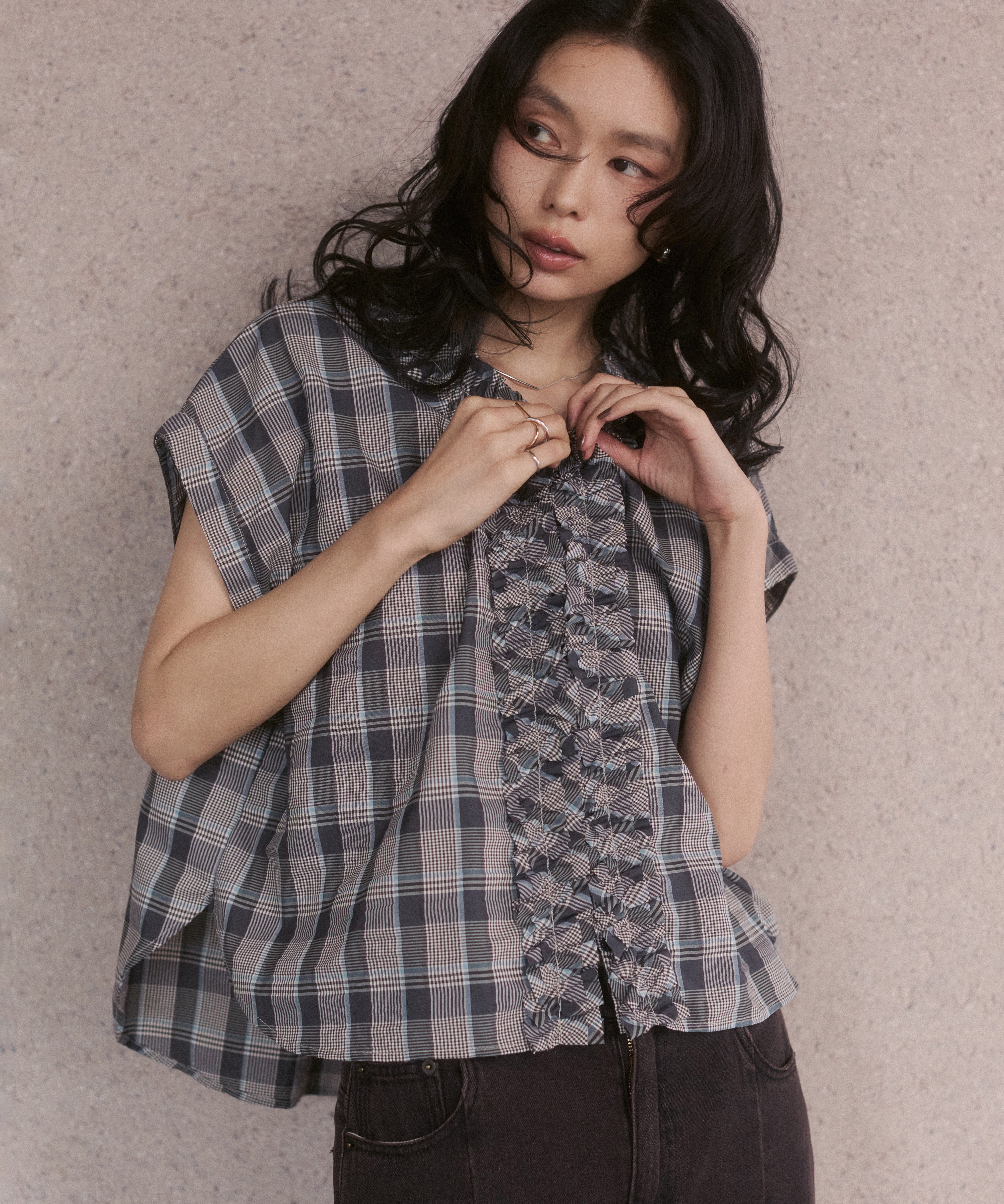 SOLID-COLOR / YARN-DYED CHECKERED FRILL SHIRT