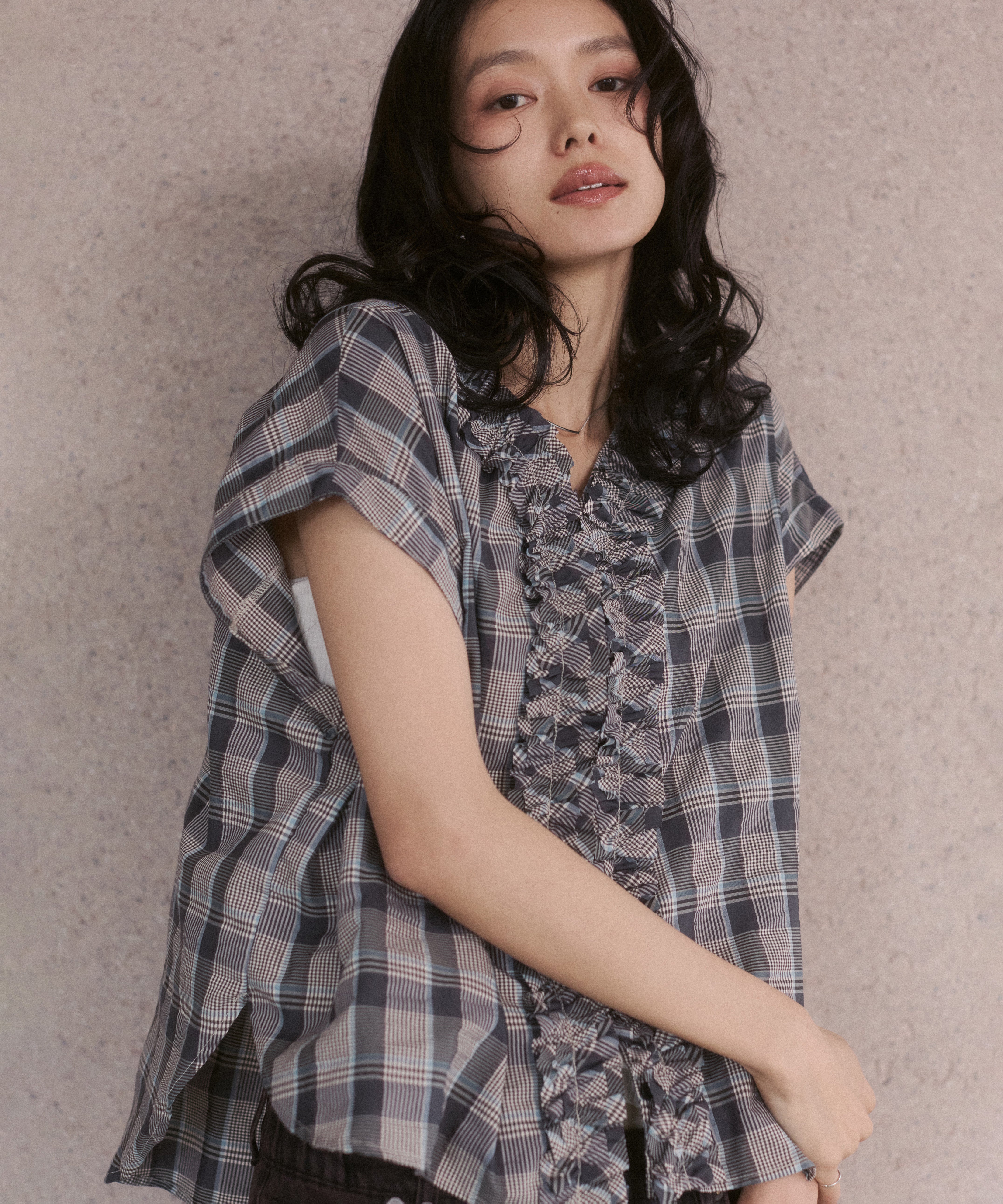 SOLID-COLOR / YARN-DYED CHECKERED FRILL SHIRT