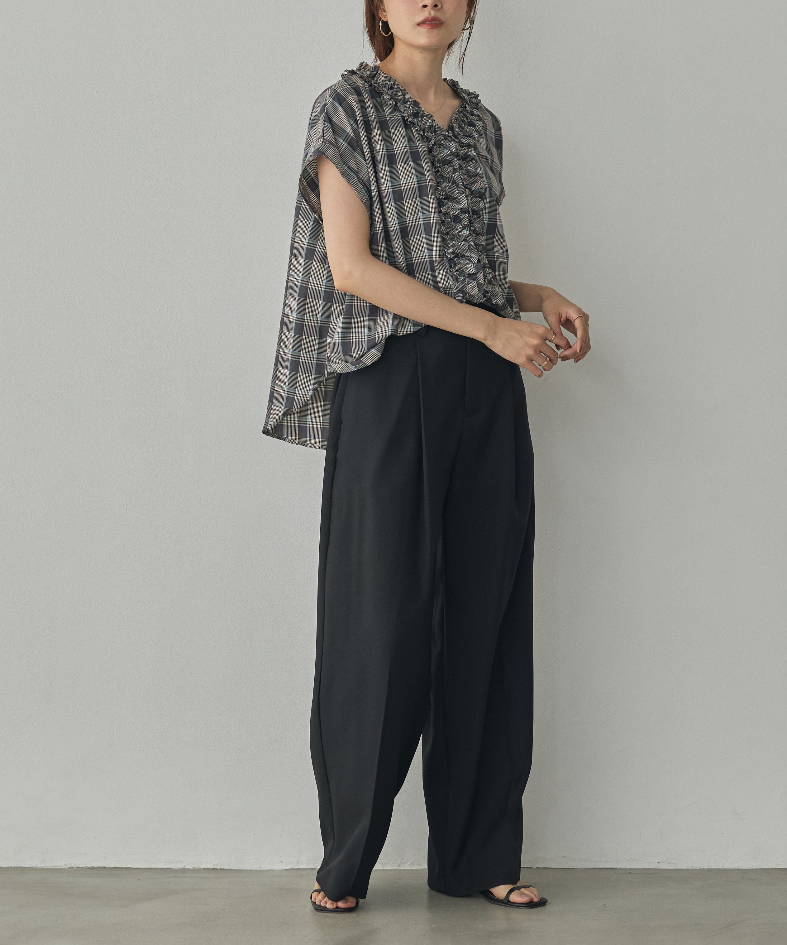 SOLID-COLOR / YARN-DYED CHECKERED FRILL SHIRT