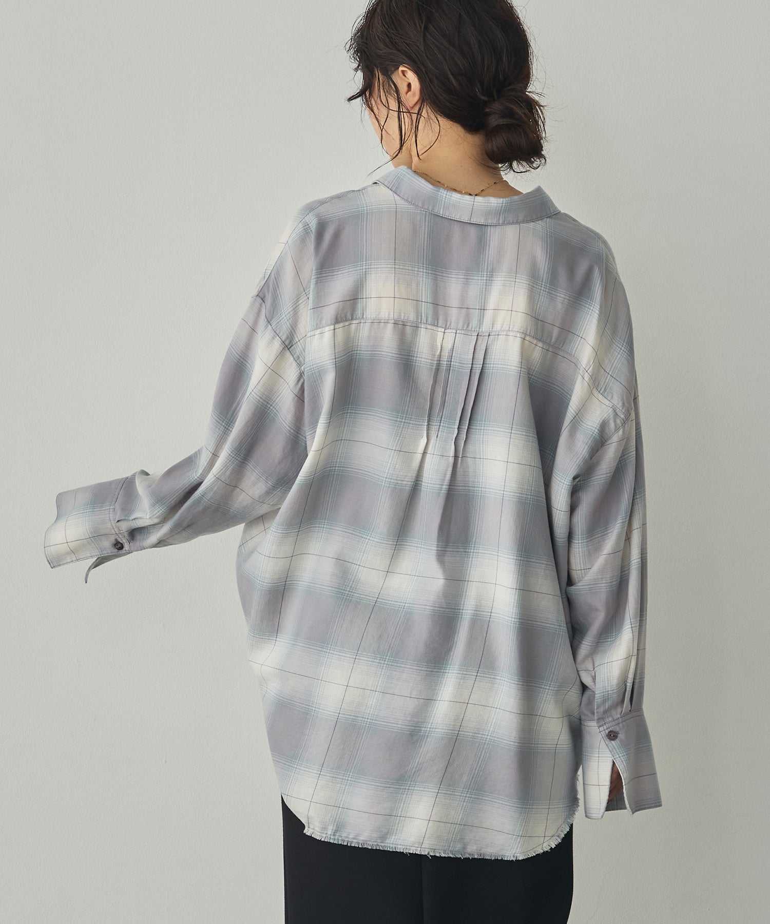 CHECKERED TUCKED-IN SHIRT