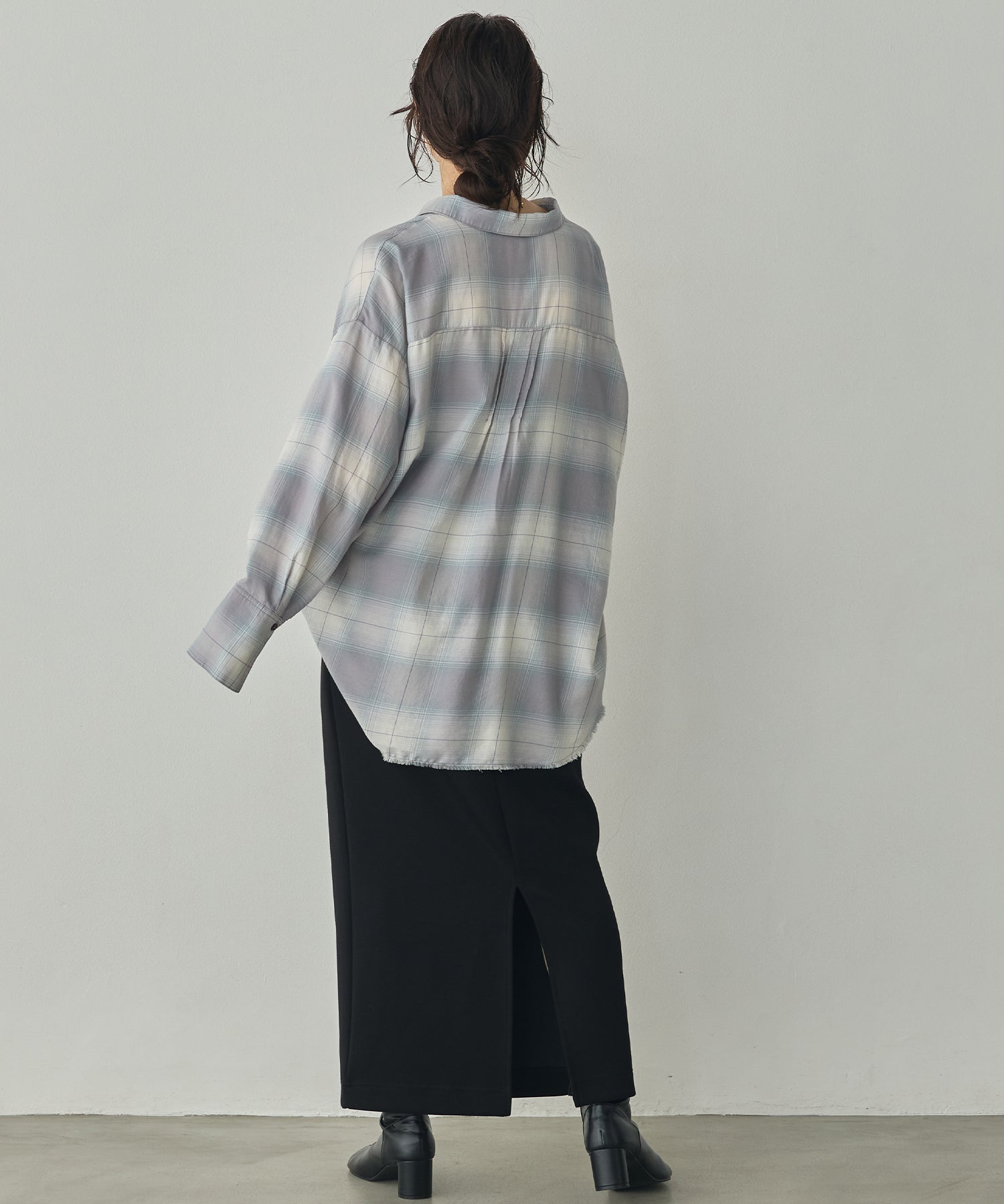 CHECKERED TUCKED-IN SHIRT