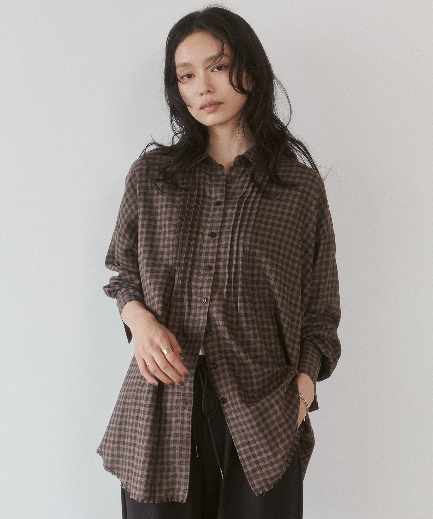 CHECKERED TUCKED-IN SHIRT