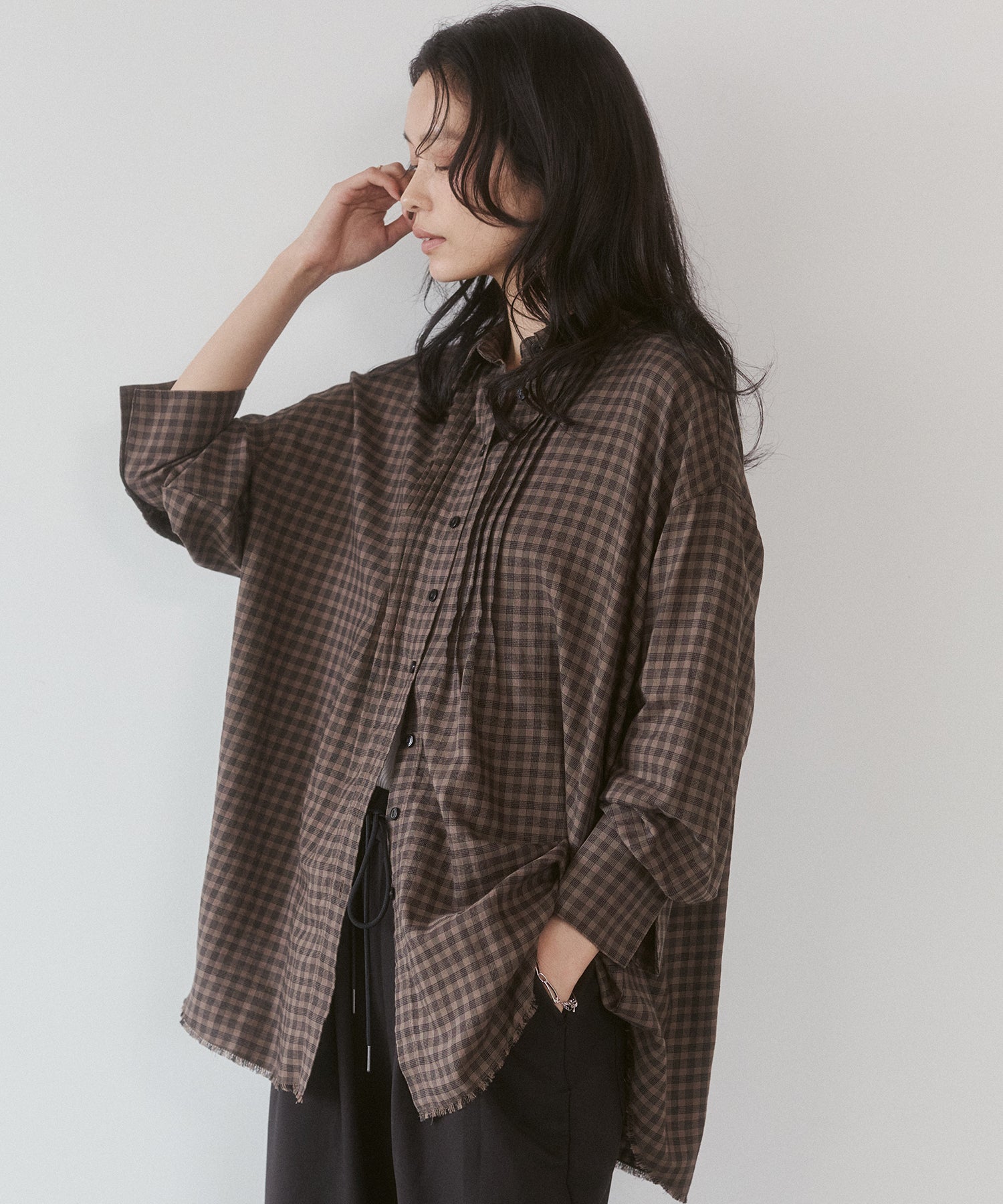 CHECKERED TUCKED-IN SHIRT