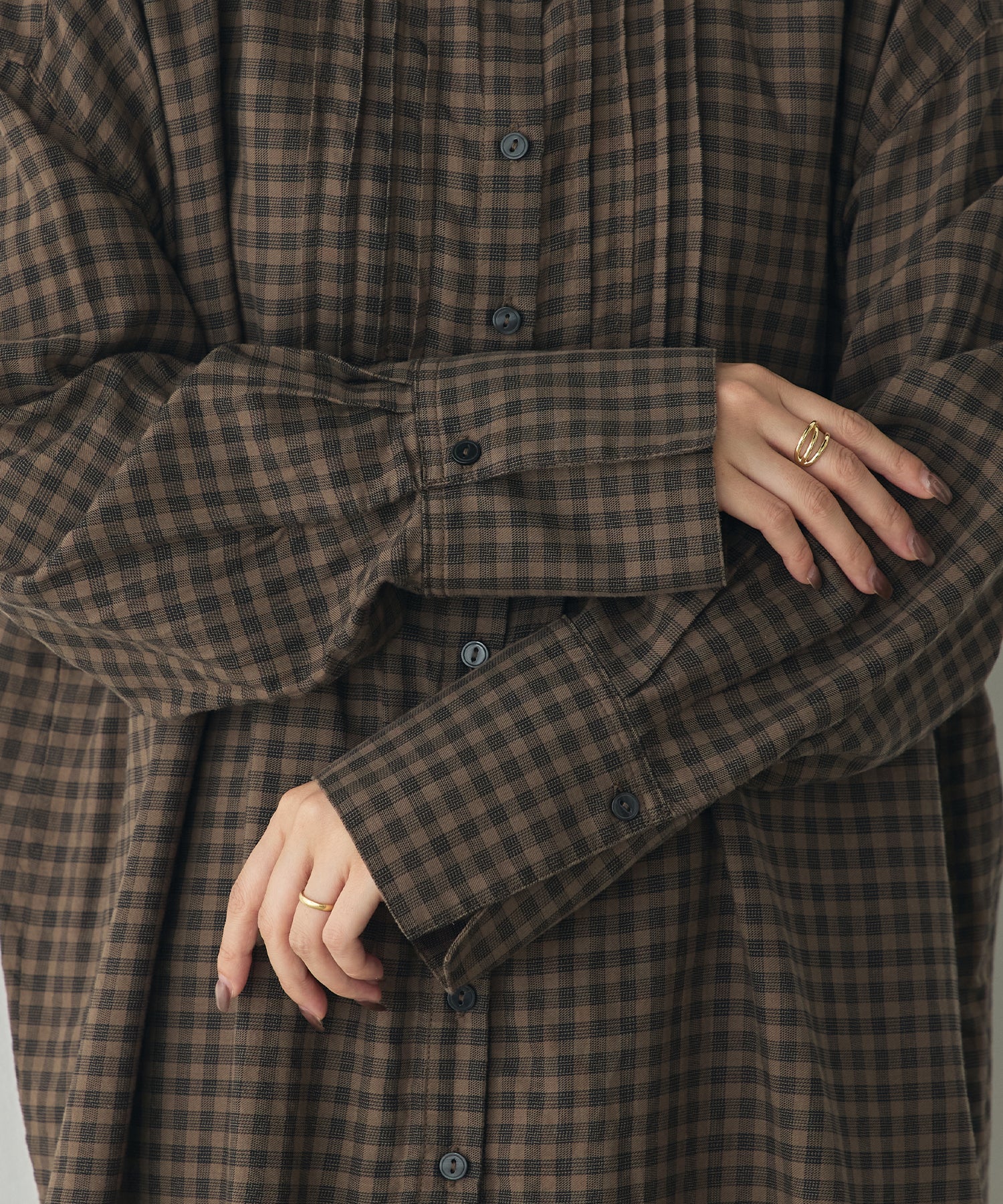 CHECKERED TUCKED-IN SHIRT