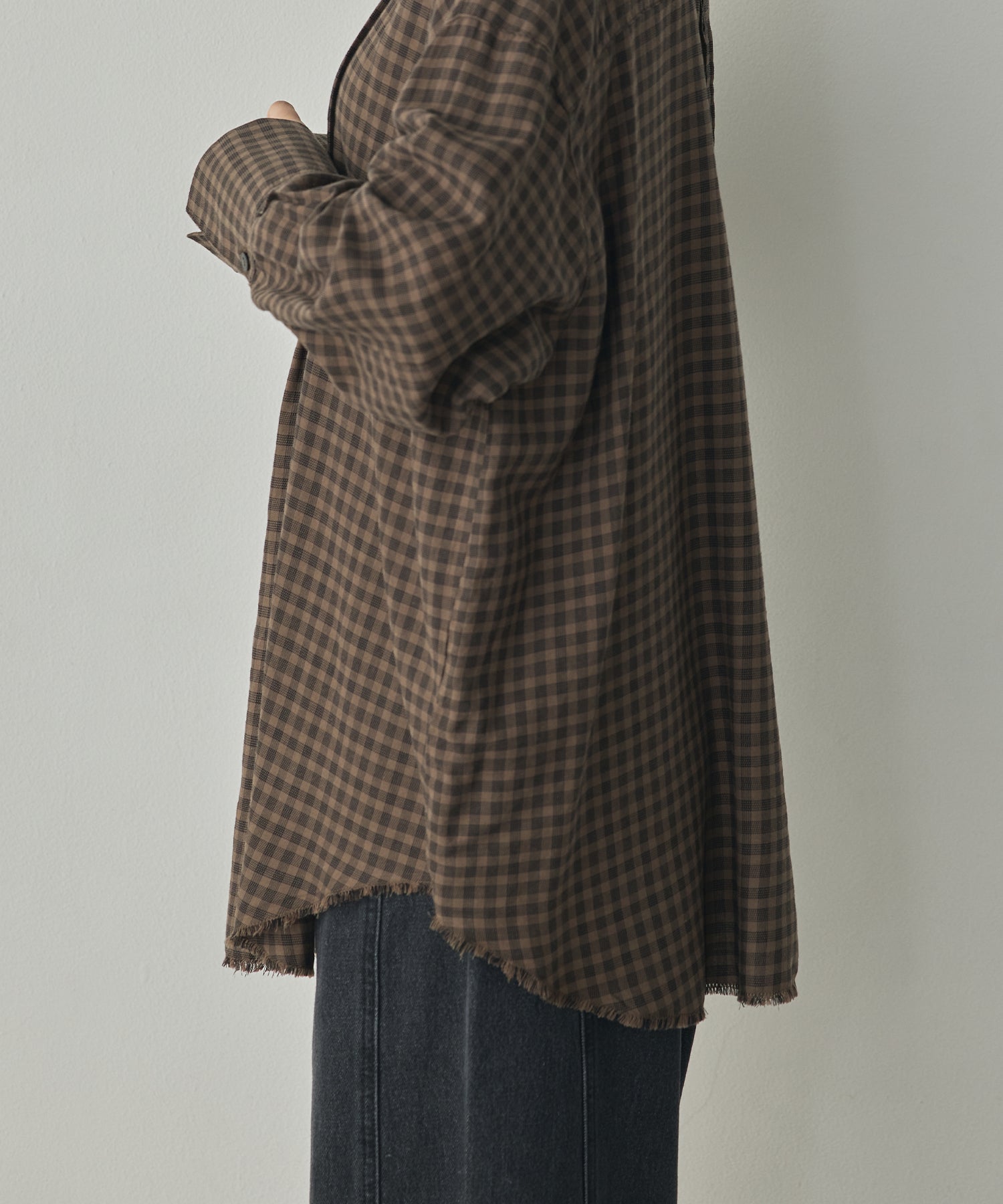CHECKERED TUCKED-IN SHIRT