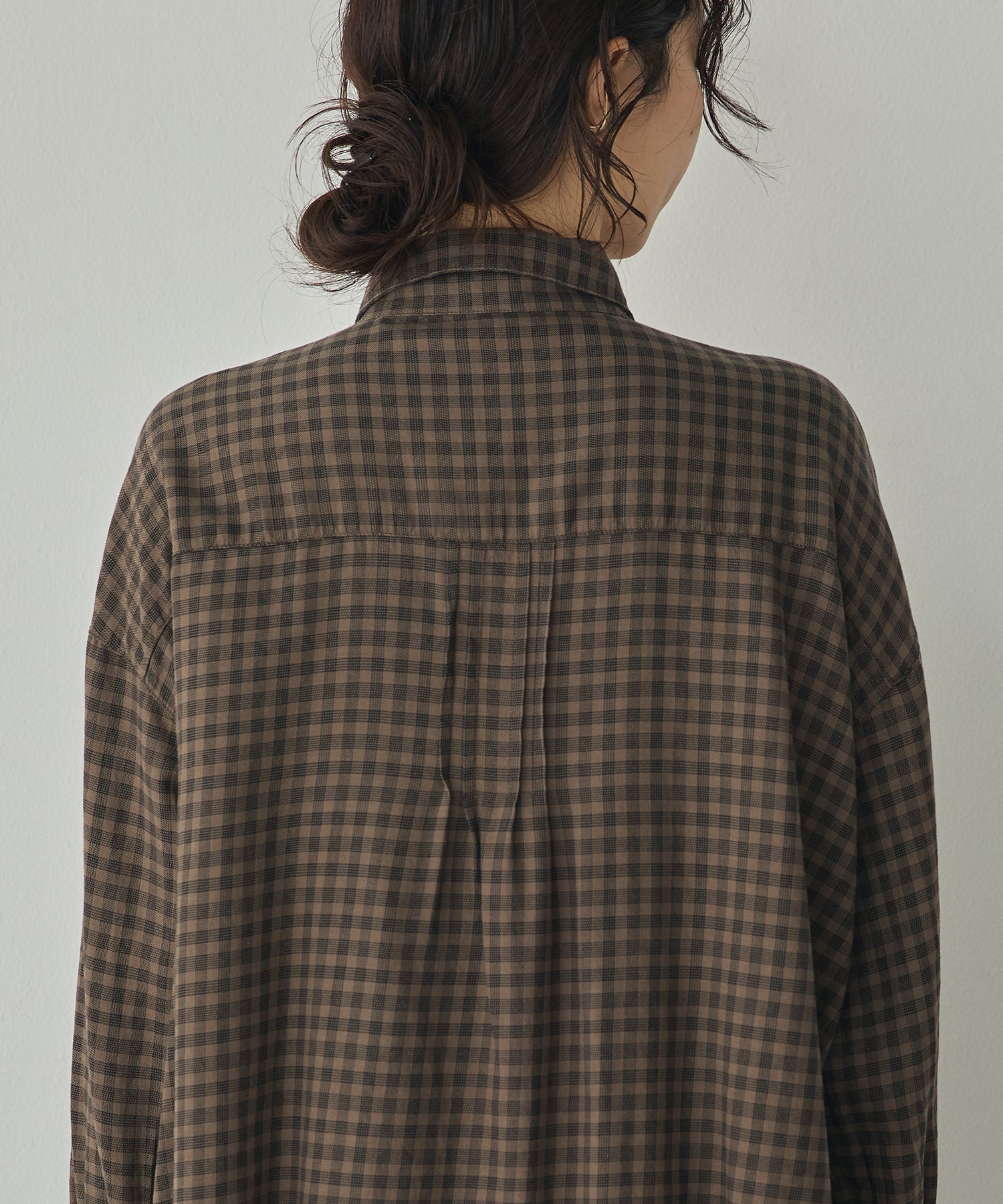CHECKERED TUCKED-IN SHIRT
