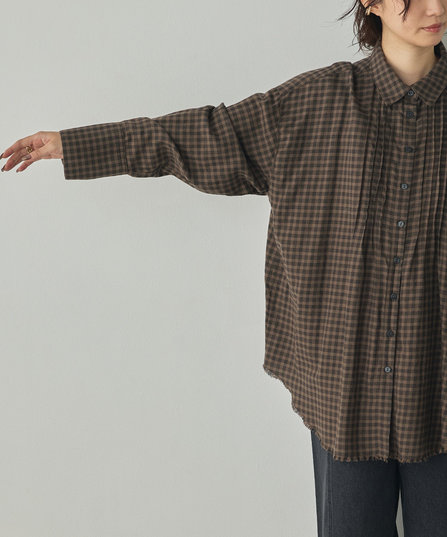 CHECKERED TUCKED-IN SHIRT
