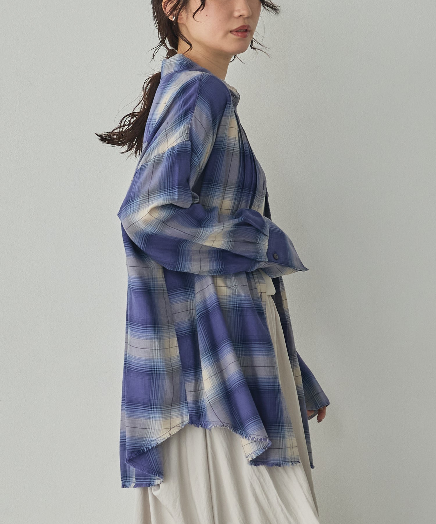 CHECKERED TUCKED-IN SHIRT
