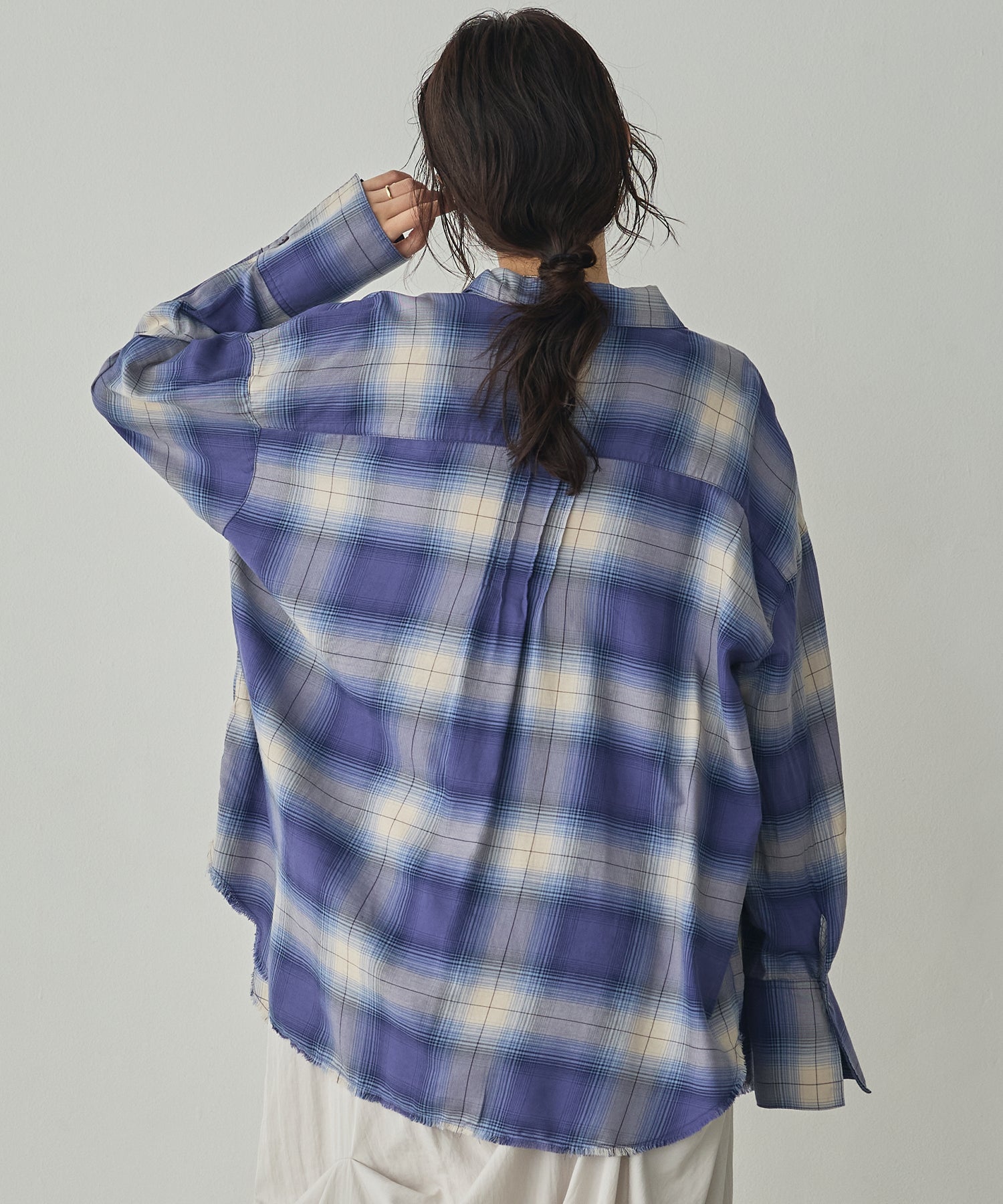 CHECKERED TUCKED-IN SHIRT