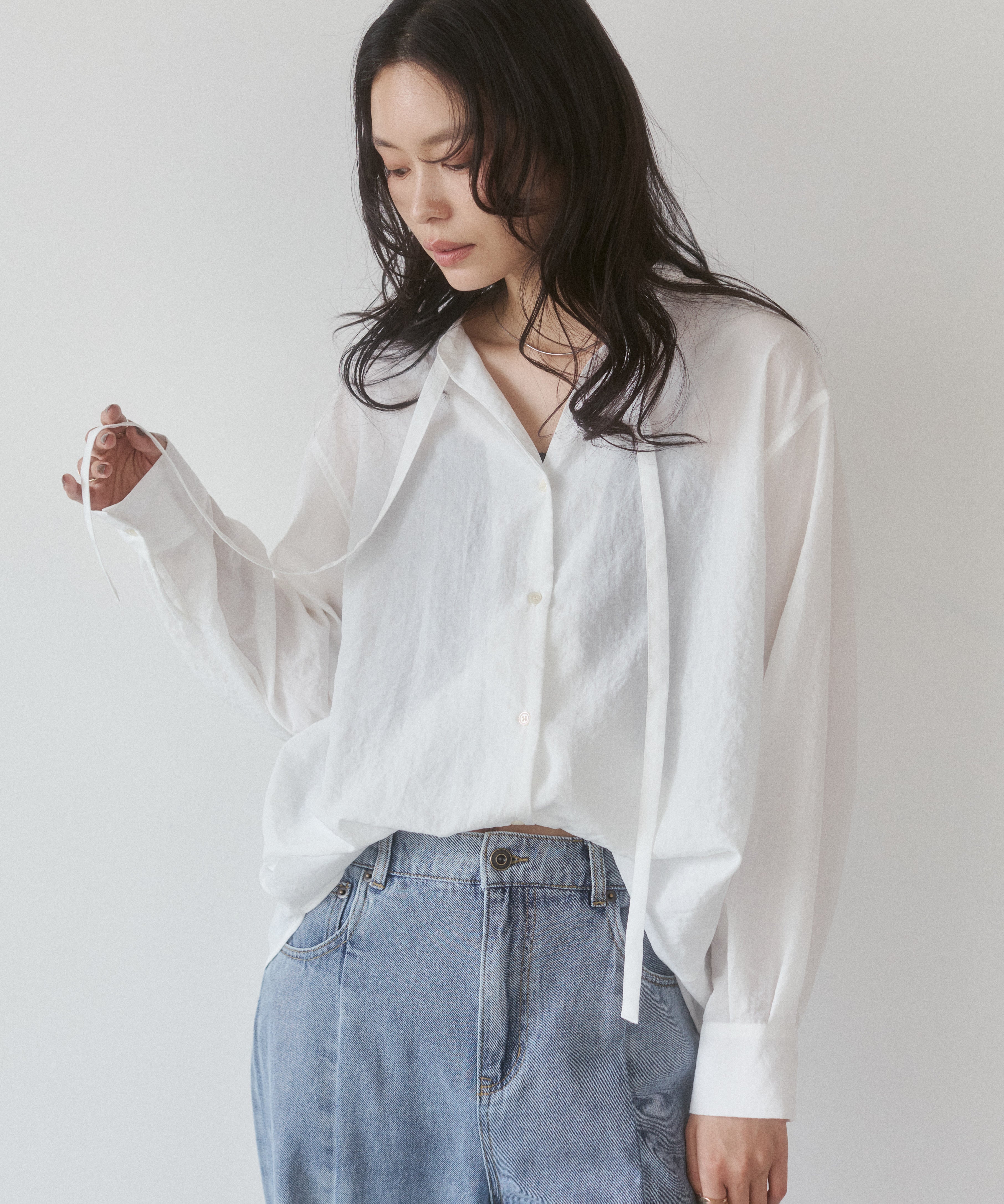 2WAY BACK-GATHERED BOW-TIE BLOUSE