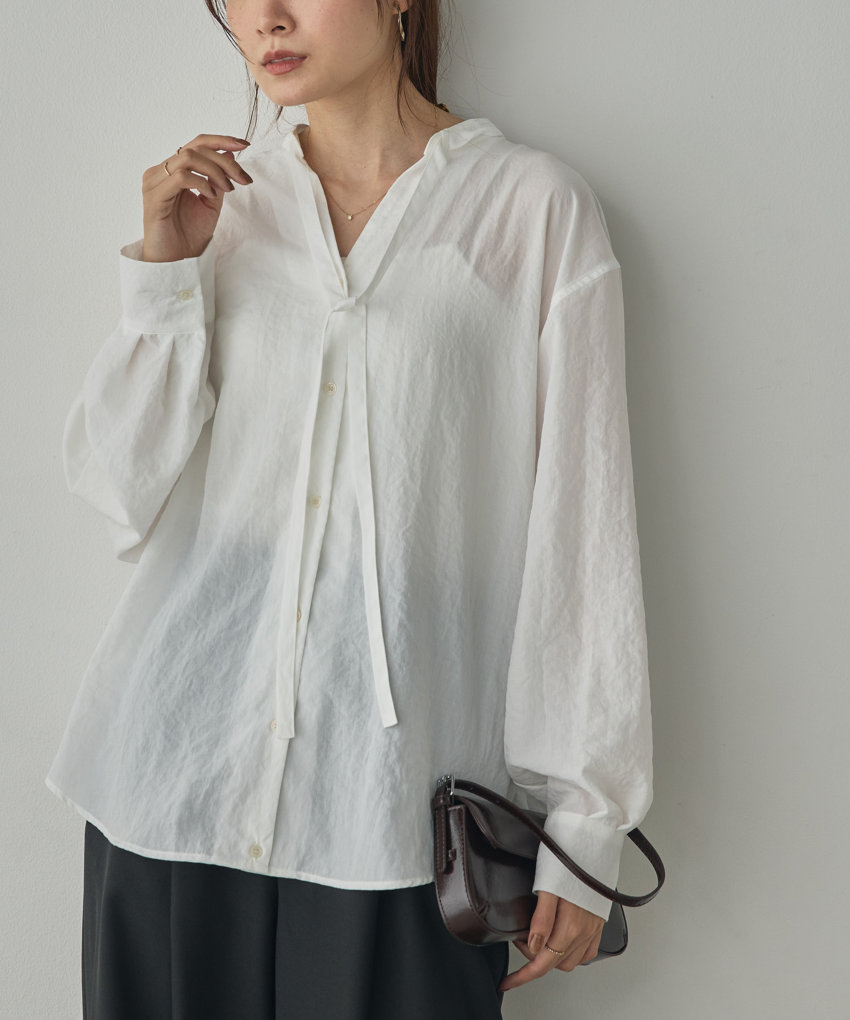 2WAY BACK-GATHERED BOW-TIE BLOUSE