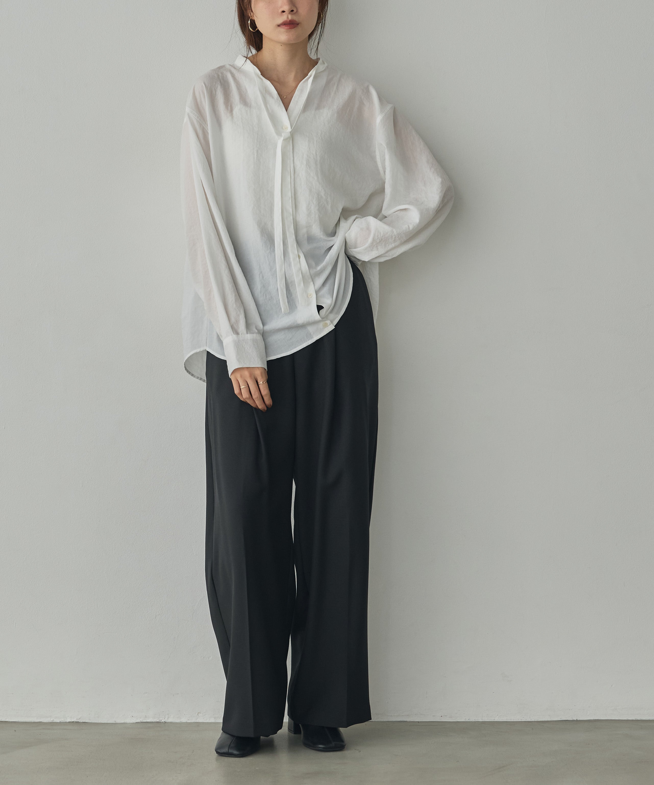 2WAY BACK-GATHERED BOW-TIE BLOUSE