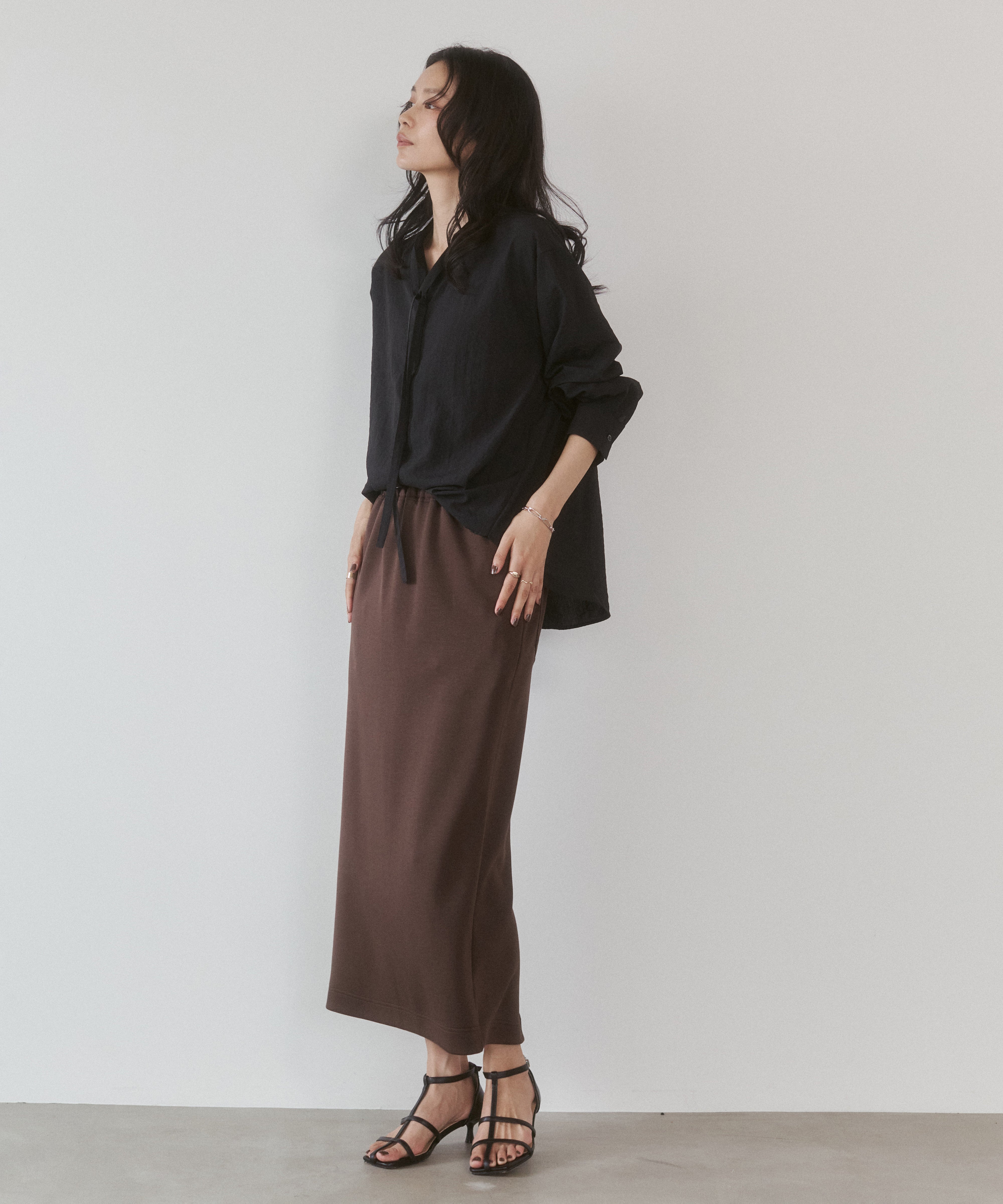 2WAY BACK-GATHERED BOW-TIE BLOUSE