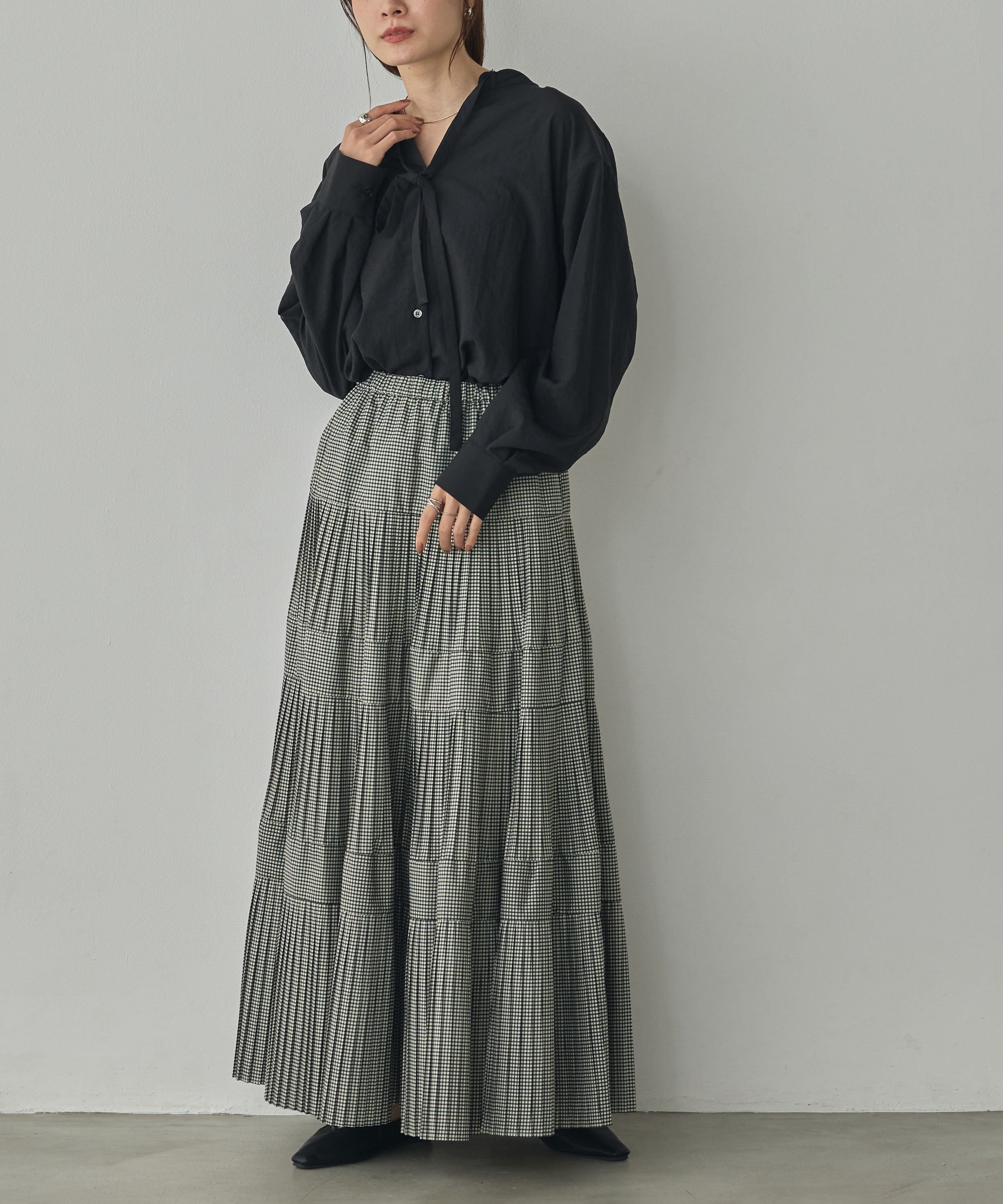 2WAY BACK-GATHERED BOW-TIE BLOUSE