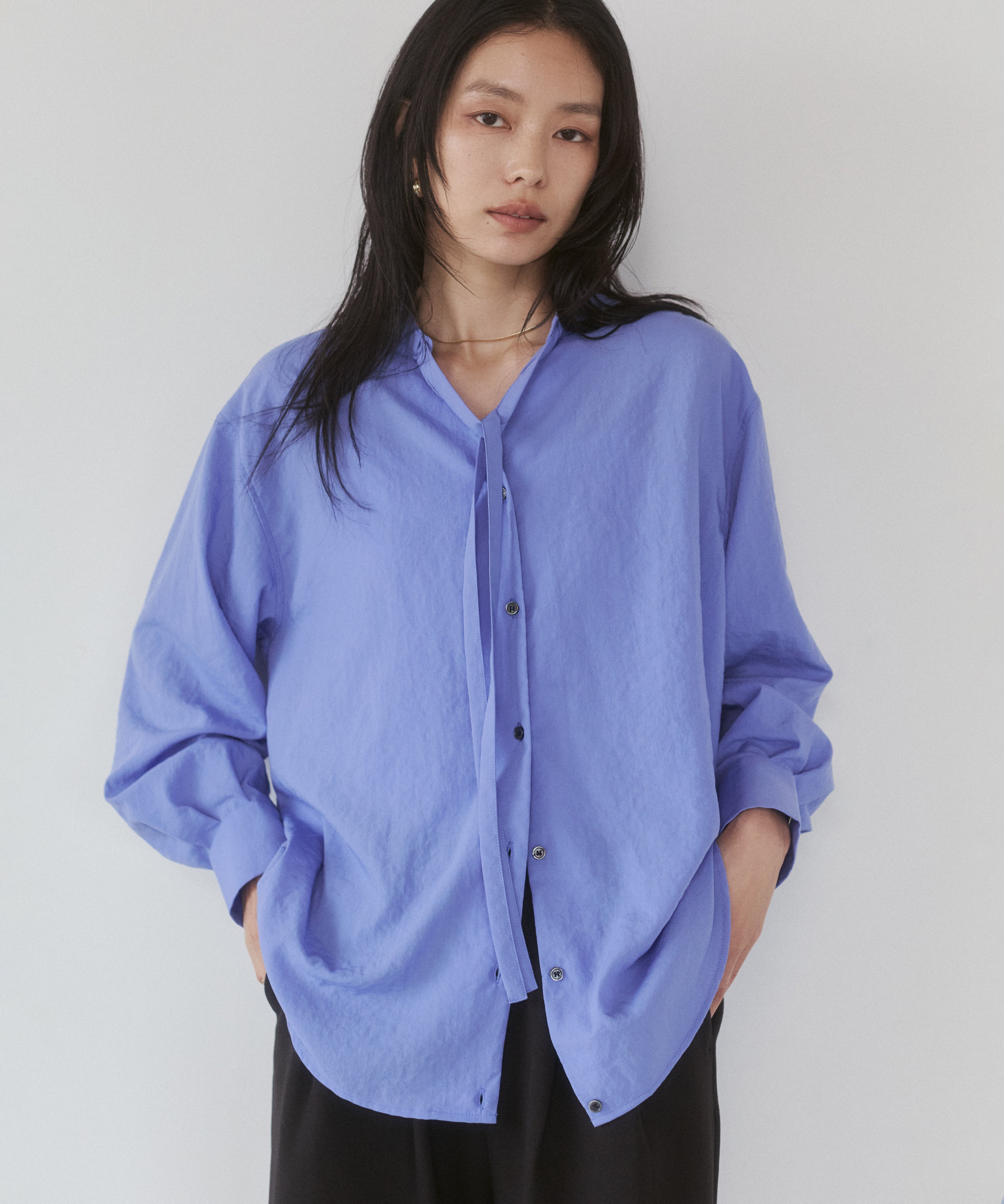 2WAY BACK-GATHERED BOW-TIE BLOUSE