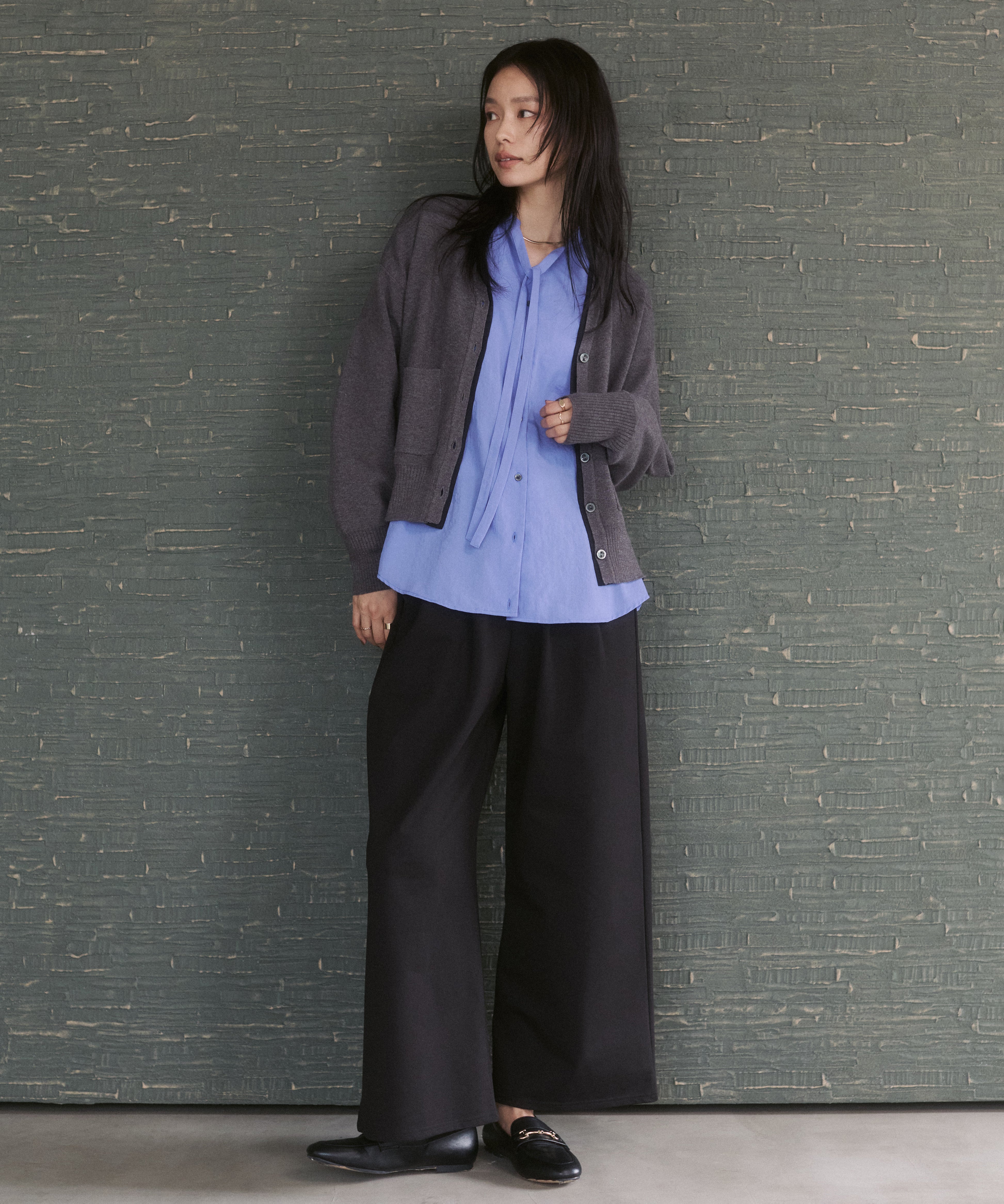 2WAY BACK-GATHERED BOW-TIE BLOUSE