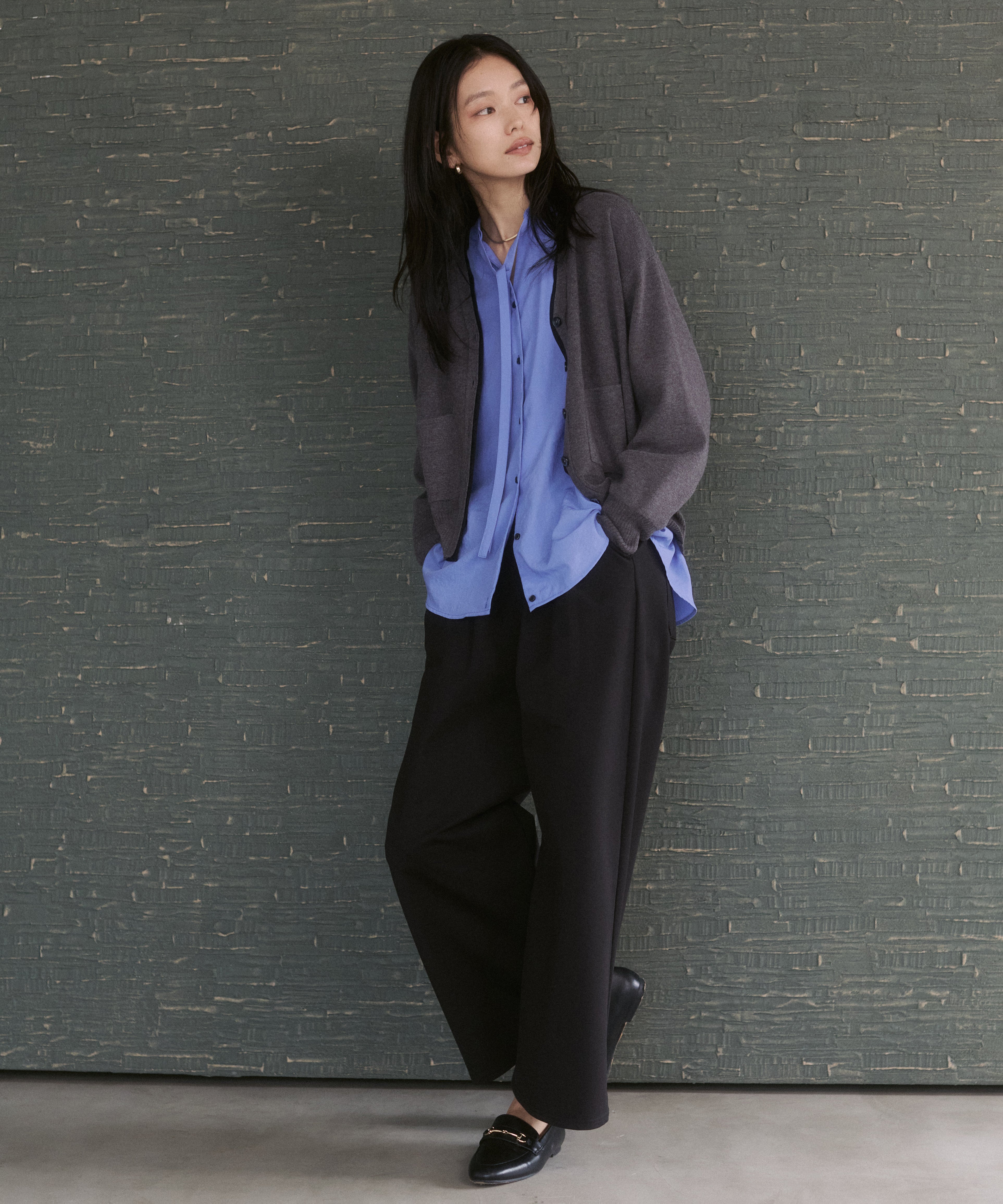 2WAY BACK-GATHERED BOW-TIE BLOUSE