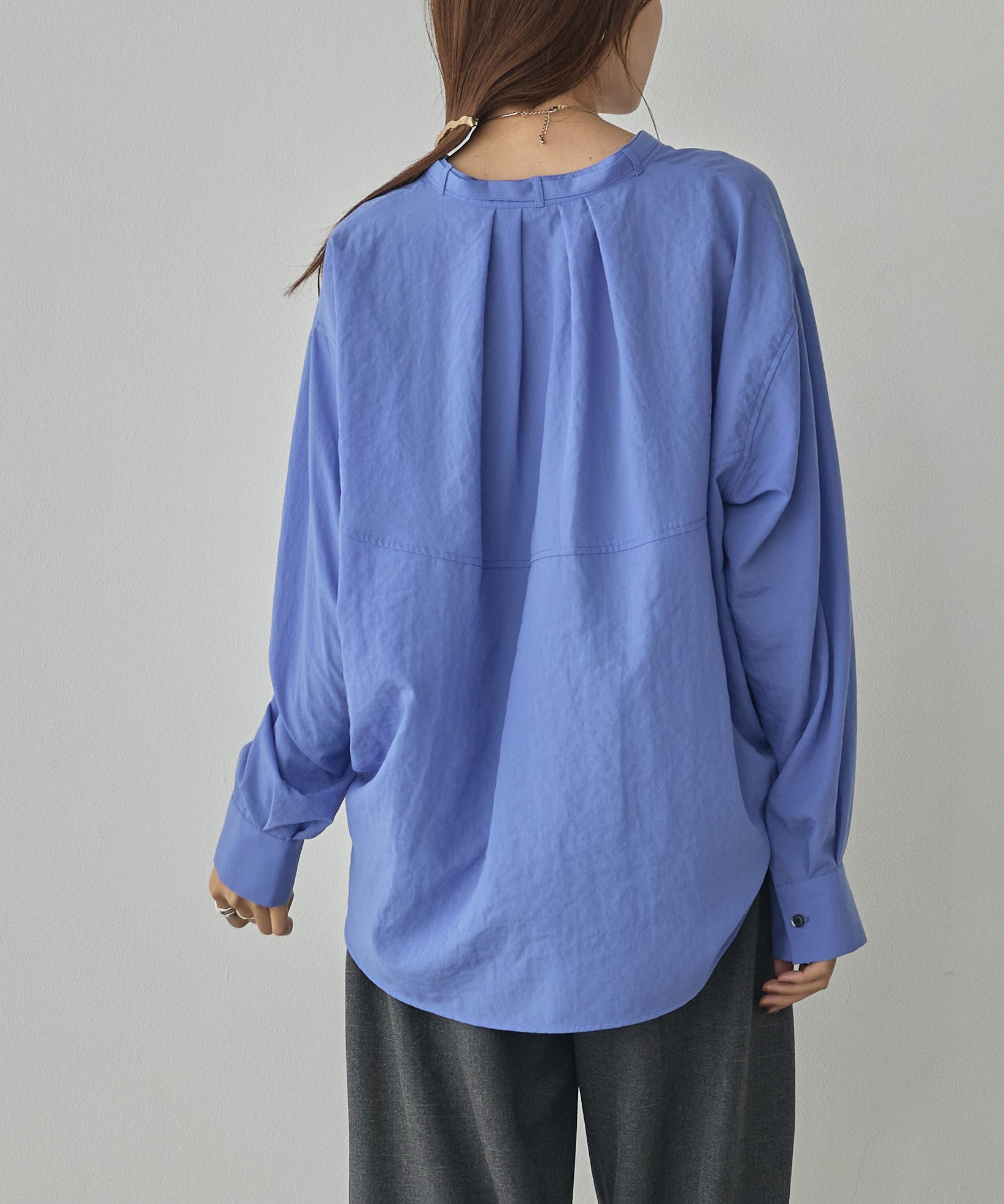 2WAY BACK-GATHERED BOW-TIE BLOUSE