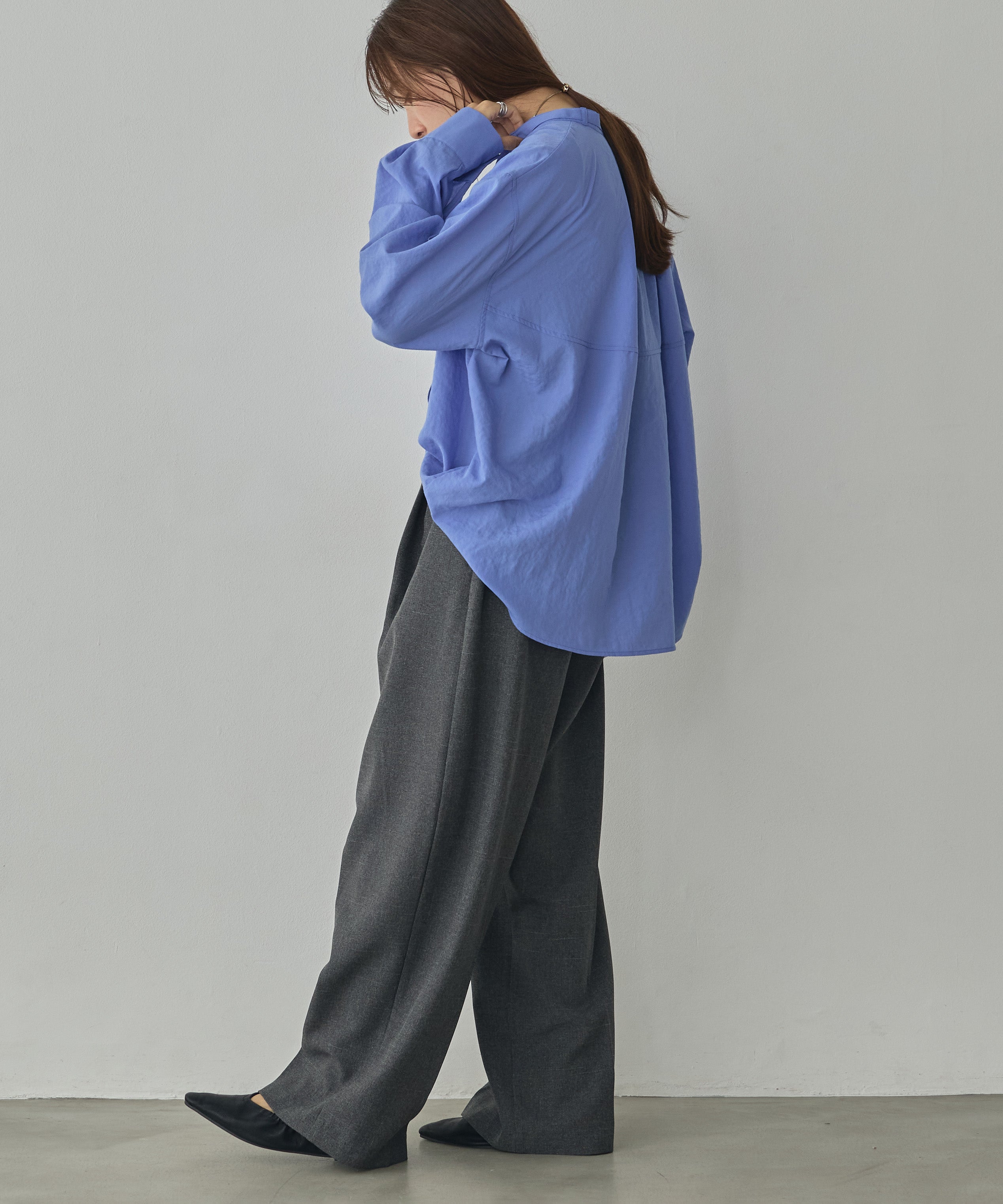 2WAY BACK-GATHERED BOW-TIE BLOUSE