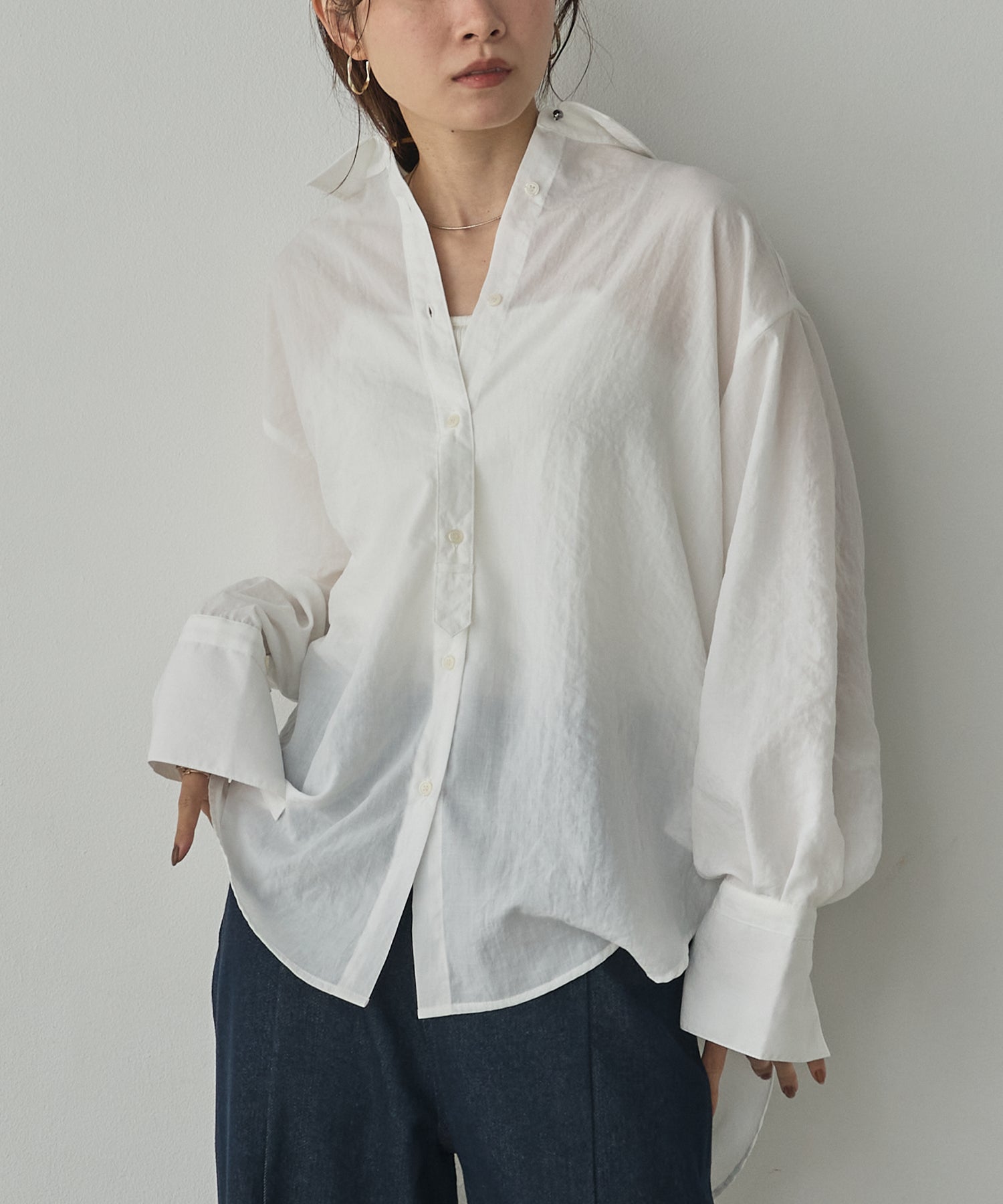 BACK-TUCK CUFFS SHIRT