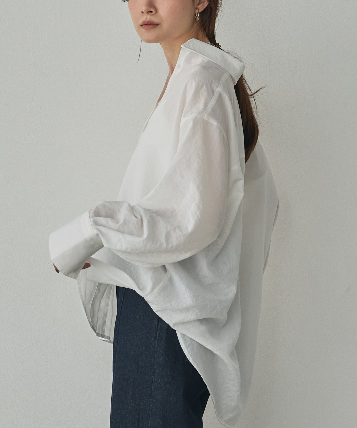 BACK-TUCK CUFFS SHIRT