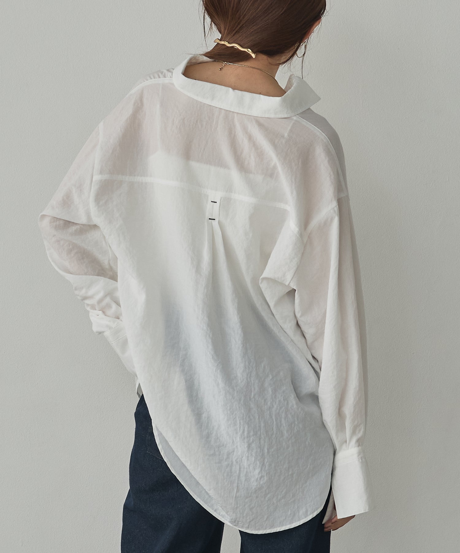 BACK-TUCK CUFFS SHIRT