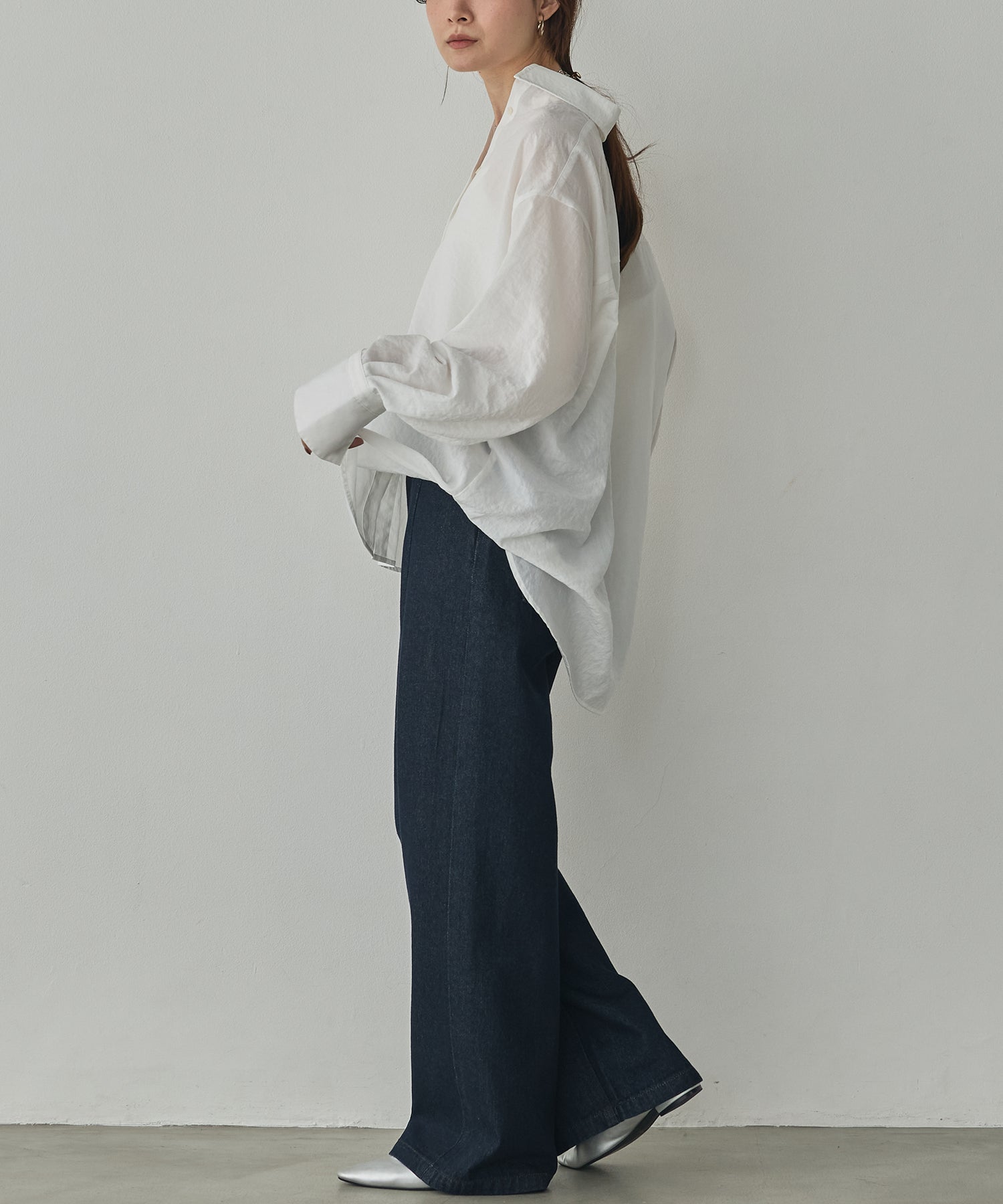 BACK-TUCK CUFFS SHIRT