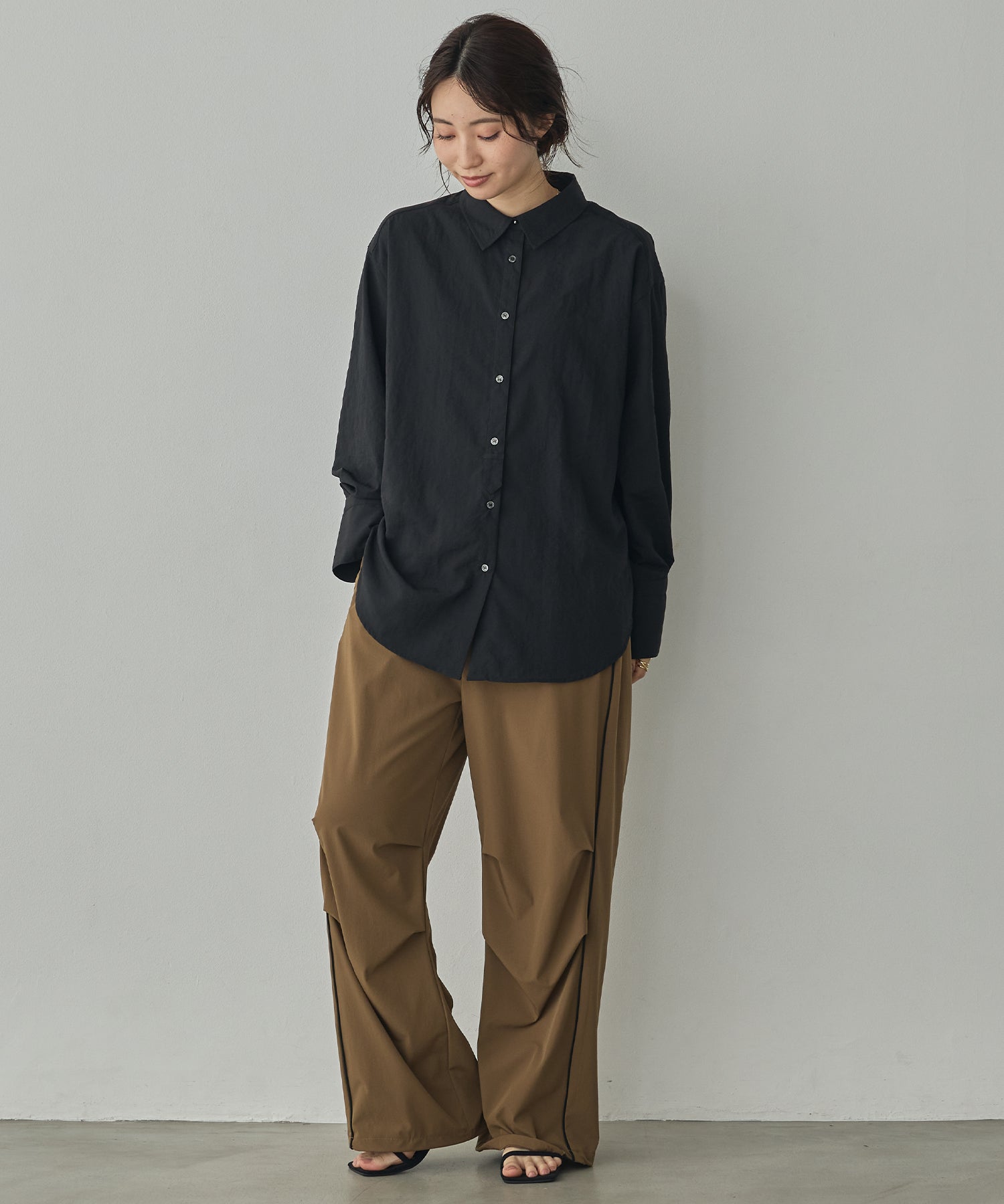 BACK-TUCK CUFFS SHIRT