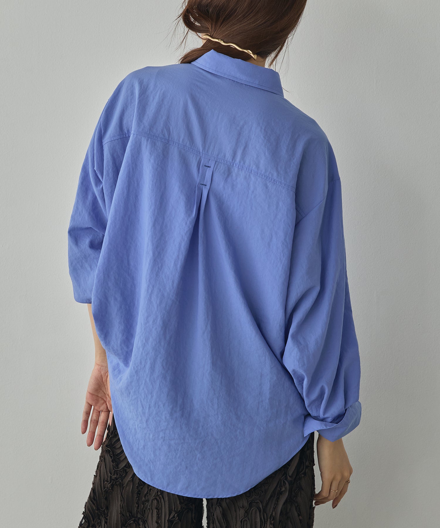 BACK-TUCK CUFFS SHIRT