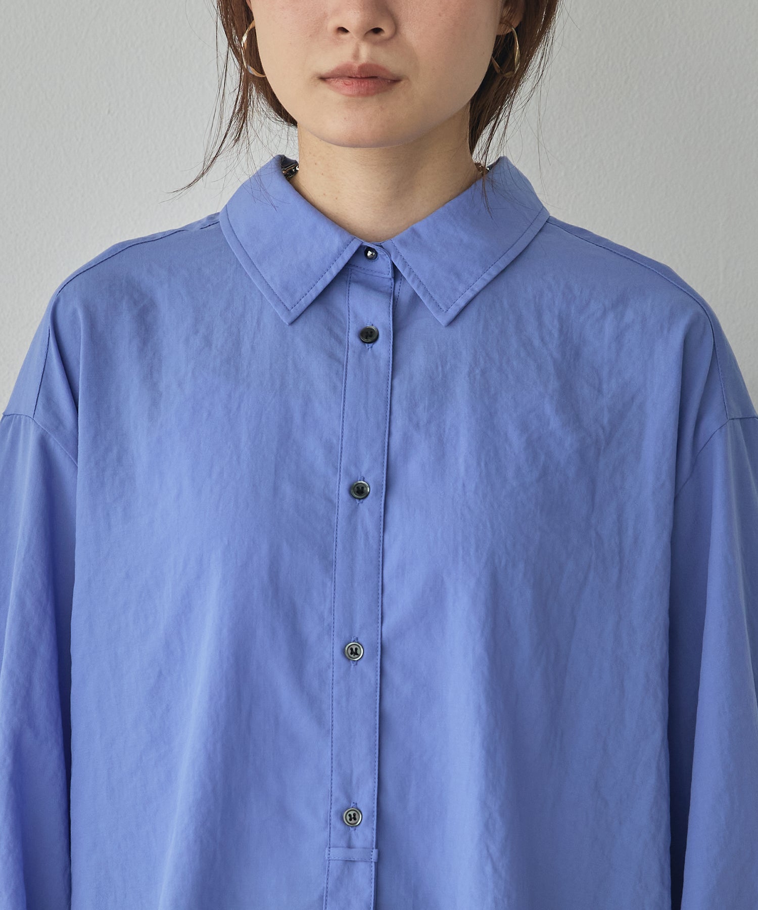 BACK-TUCK CUFFS SHIRT