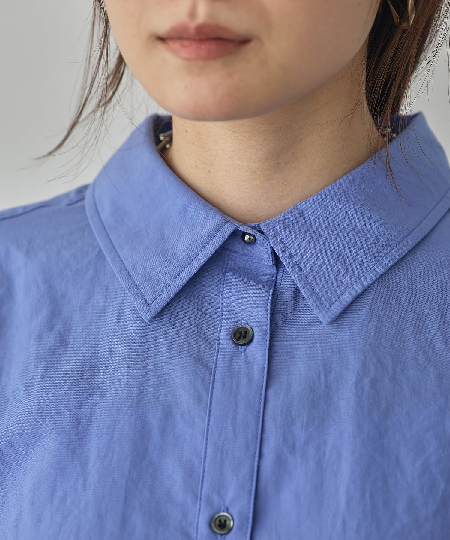 BACK-TUCK CUFFS SHIRT