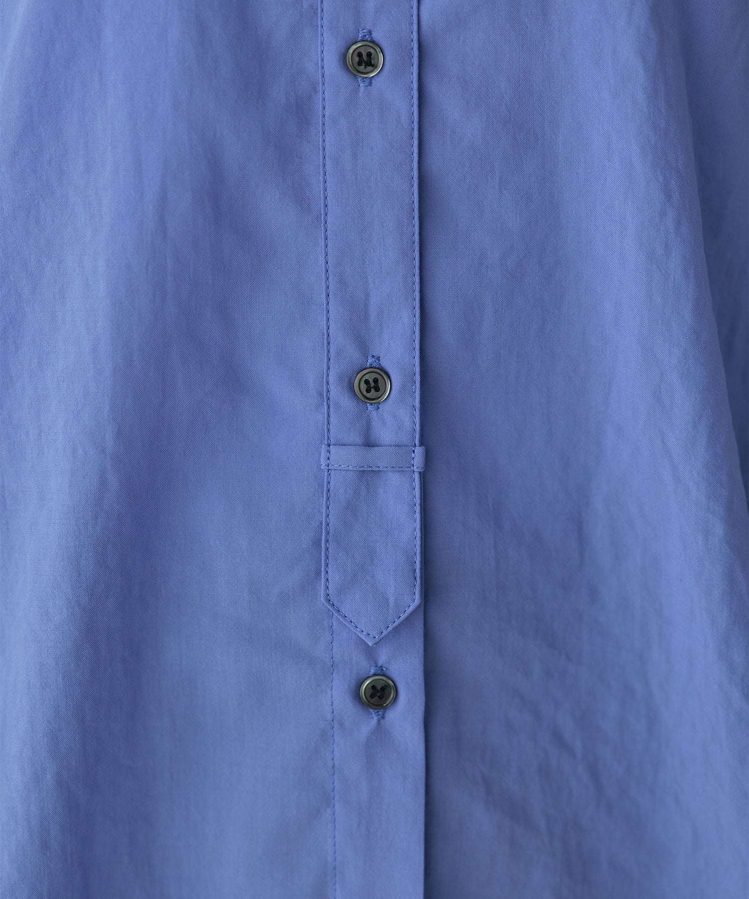 BACK-TUCK CUFFS SHIRT