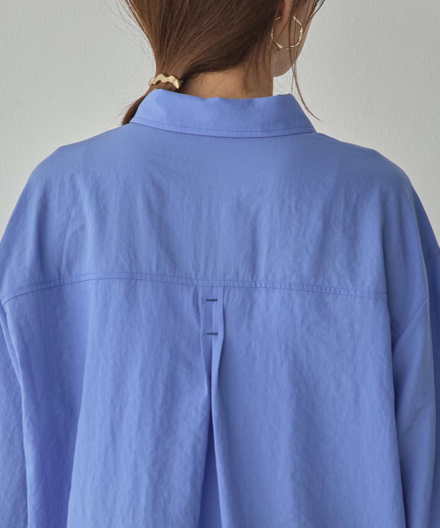 BACK-TUCK CUFFS SHIRT