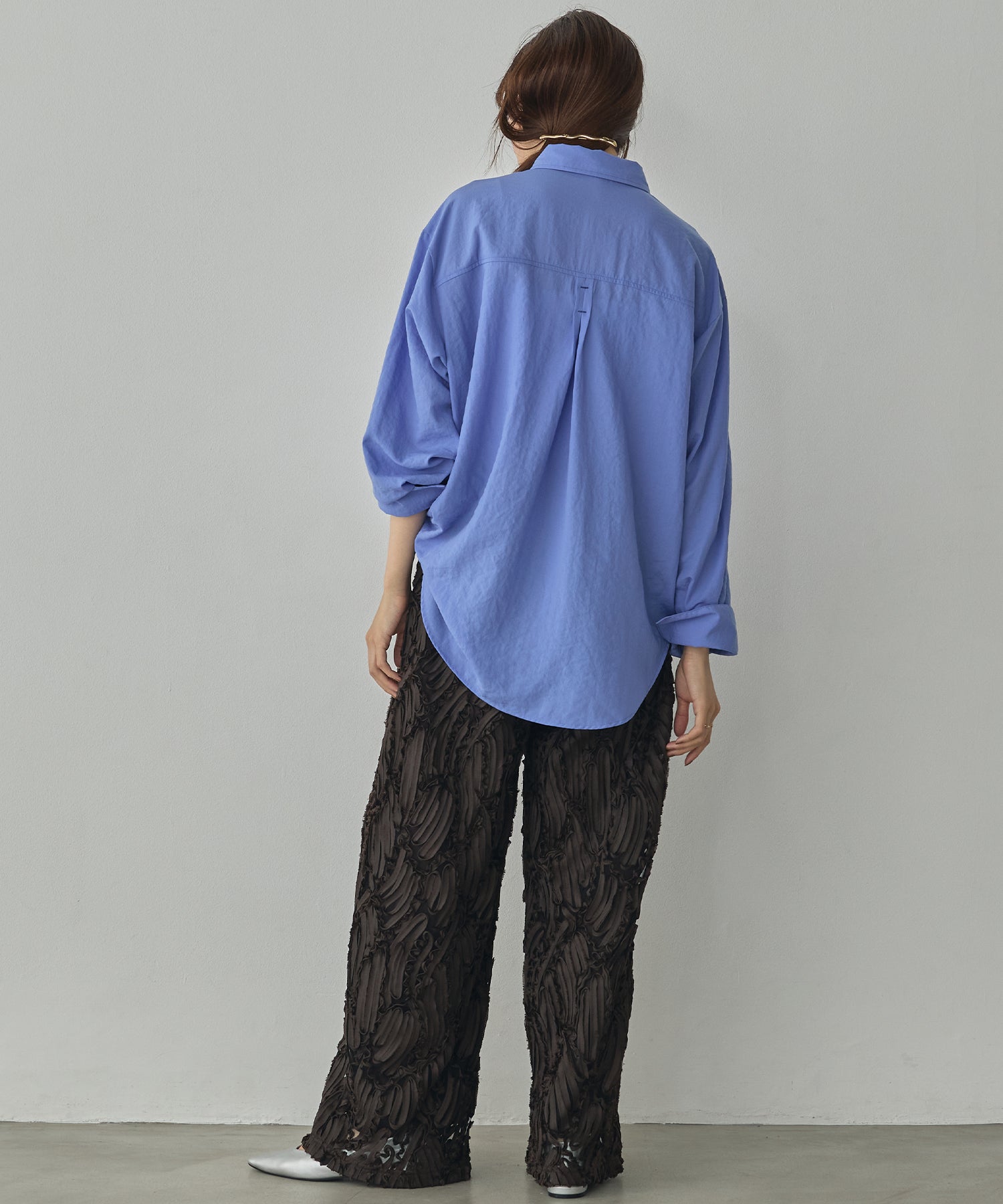BACK-TUCK CUFFS SHIRT