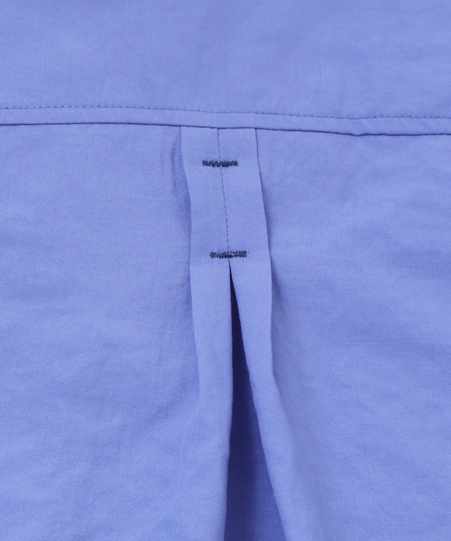BACK-TUCK CUFFS SHIRT