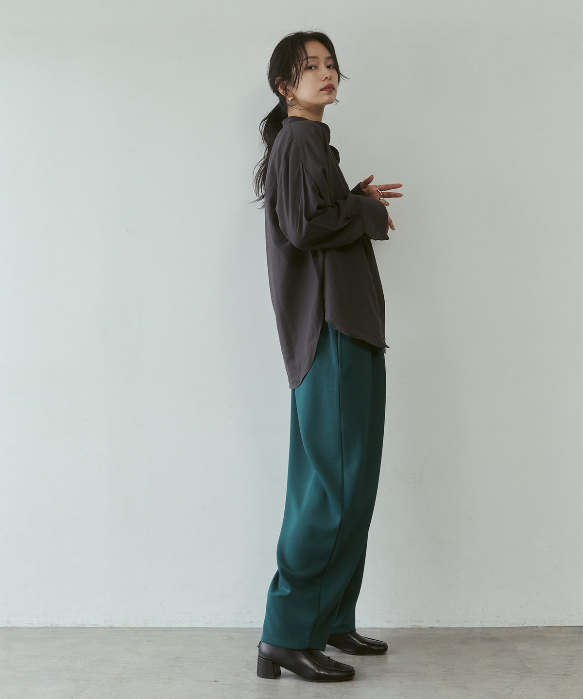 TUCK SLEEVE SHIRT