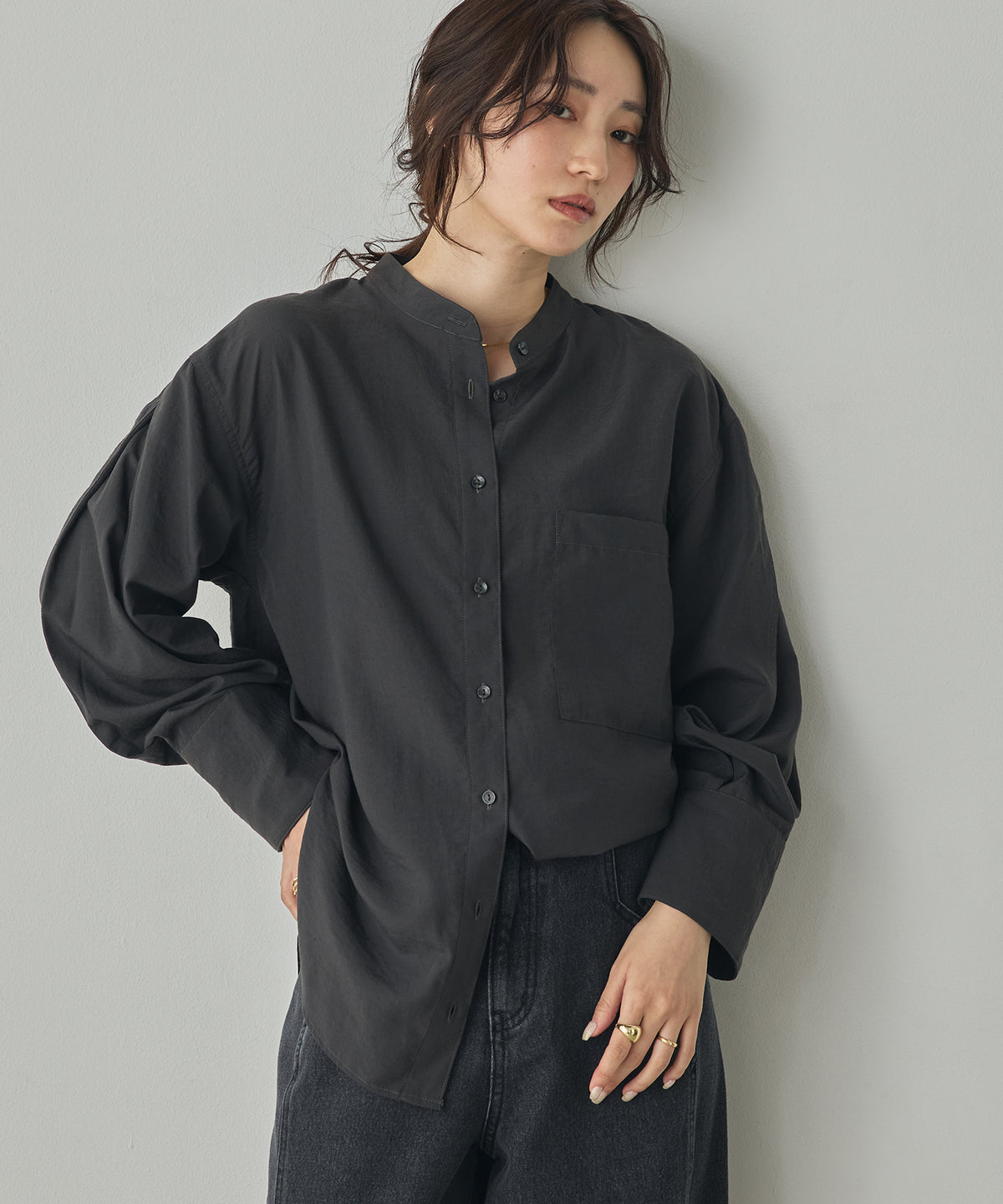 TUCK SLEEVE SHIRT