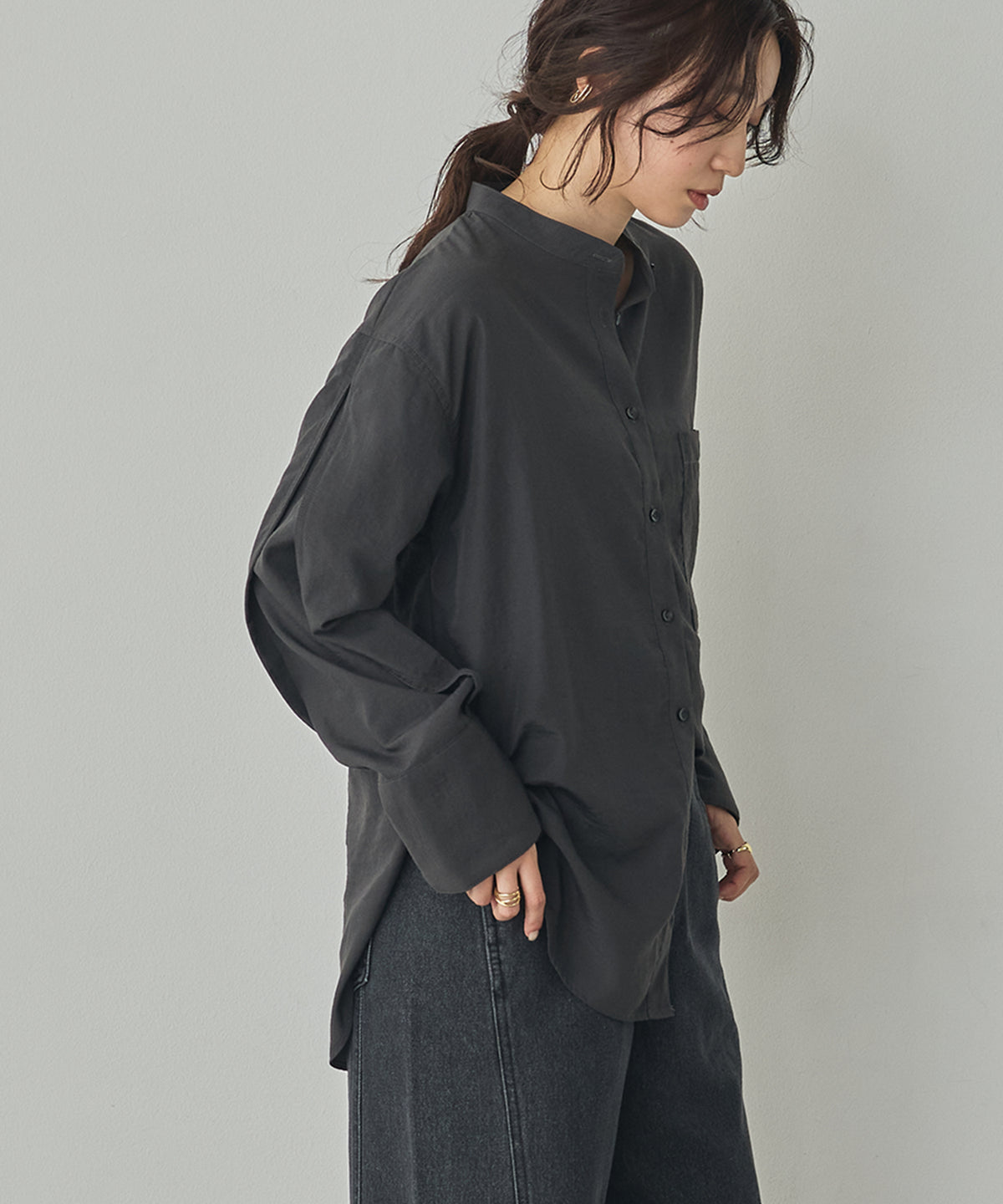 TUCK SLEEVE SHIRT