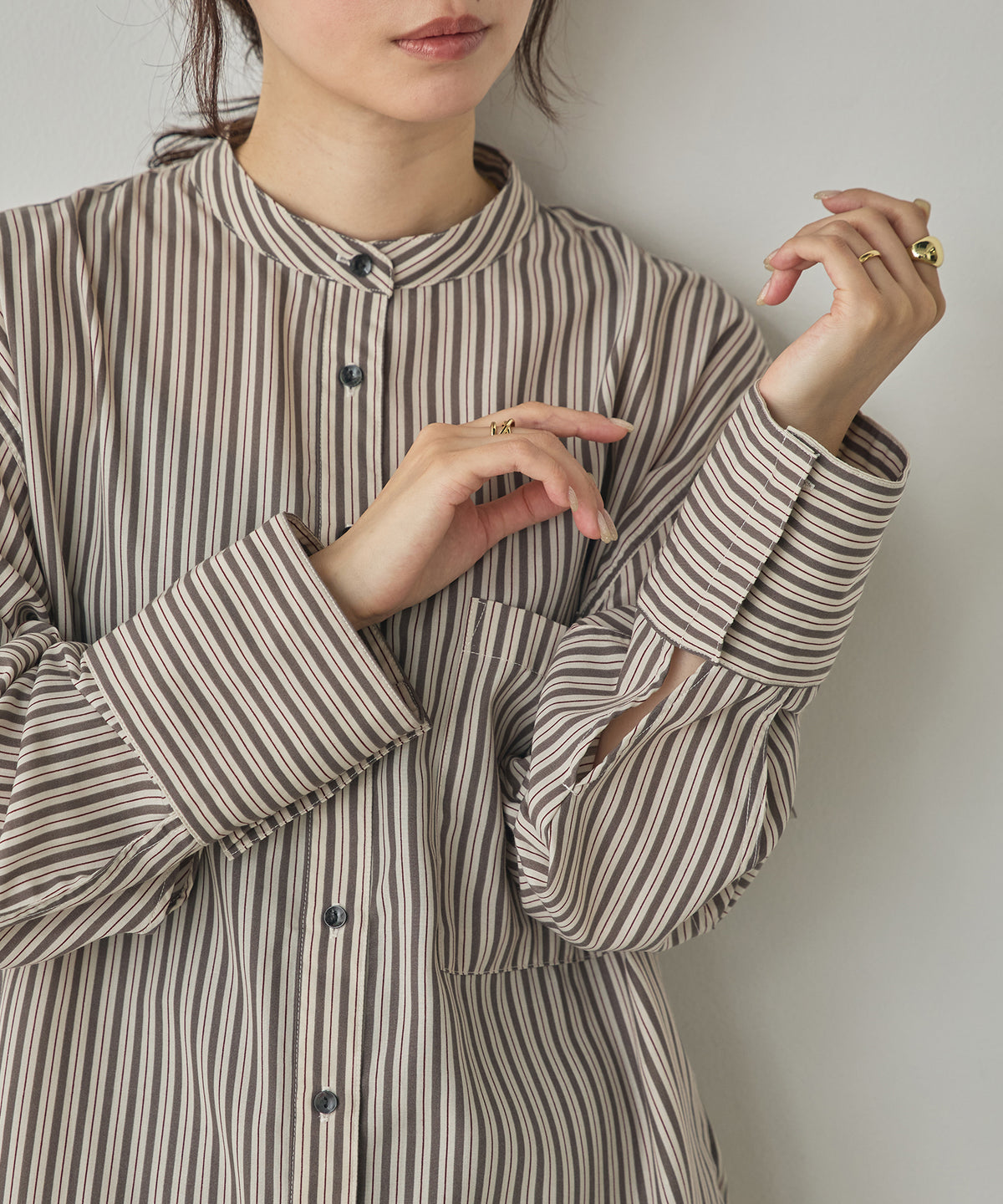 TUCK SLEEVE SHIRT