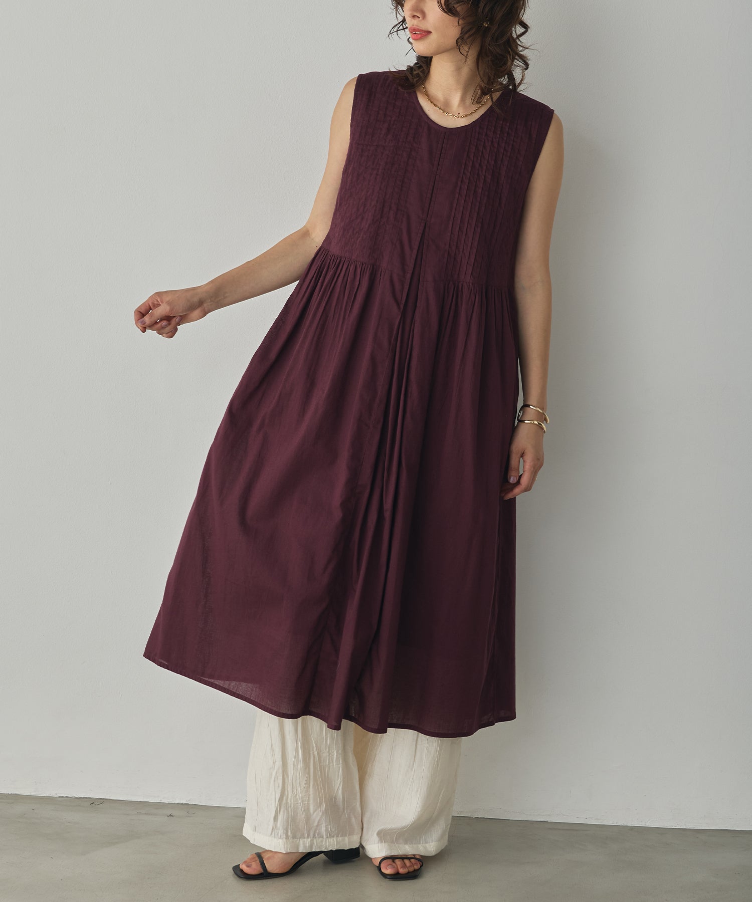 PINTUCK SLEEVELESS ONE-PIECE