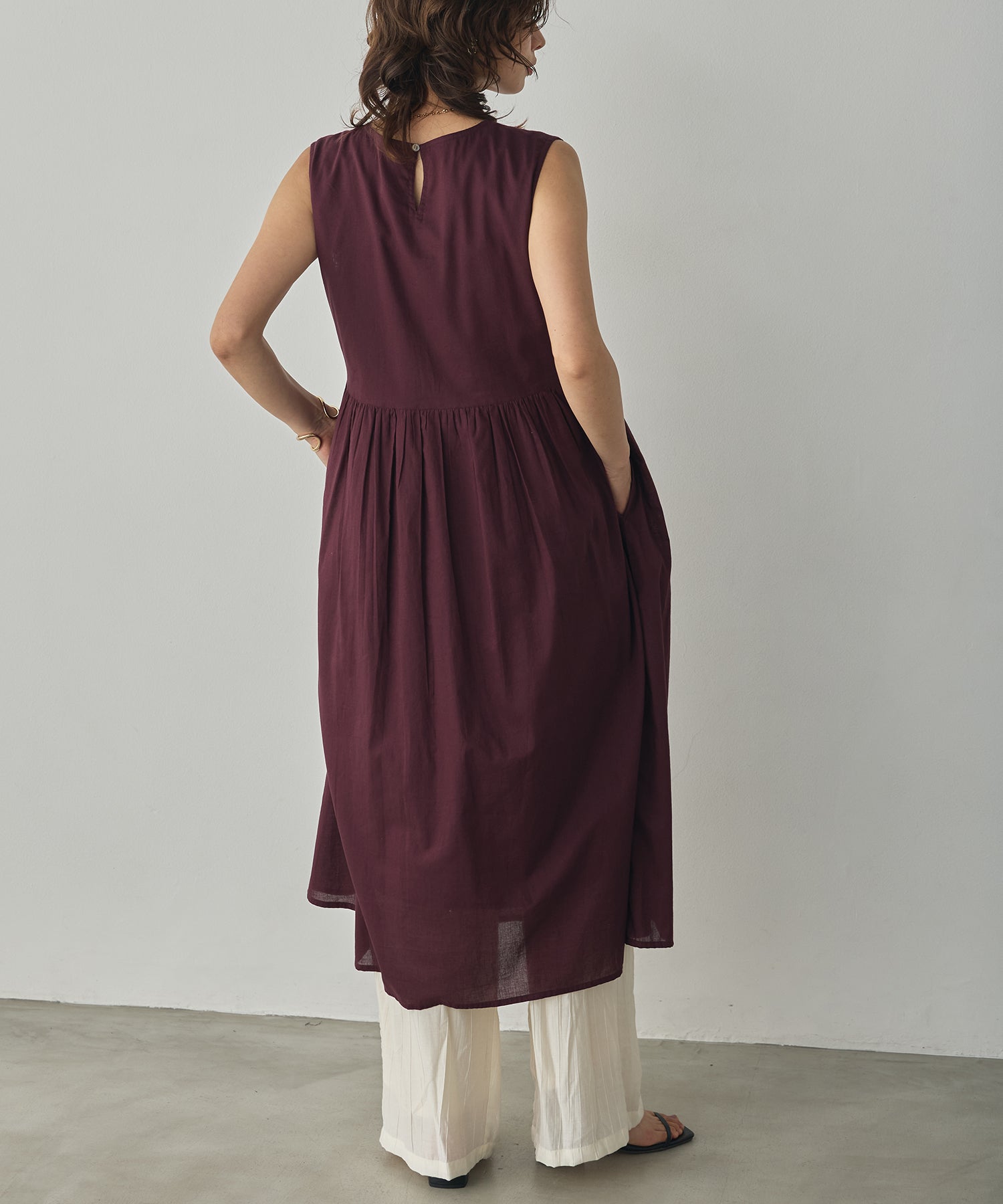 PINTUCK SLEEVELESS ONE-PIECE