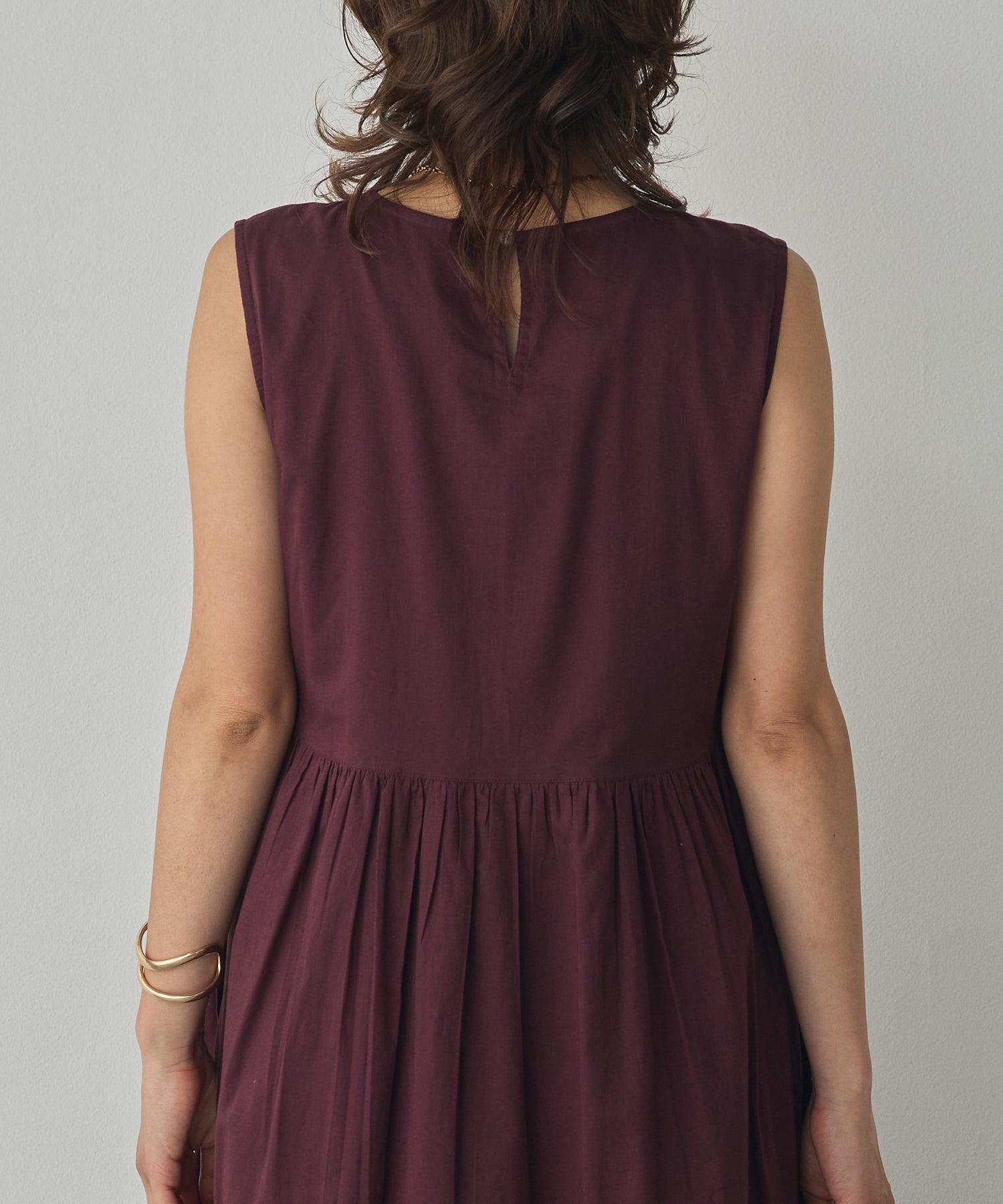 PINTUCK SLEEVELESS ONE-PIECE
