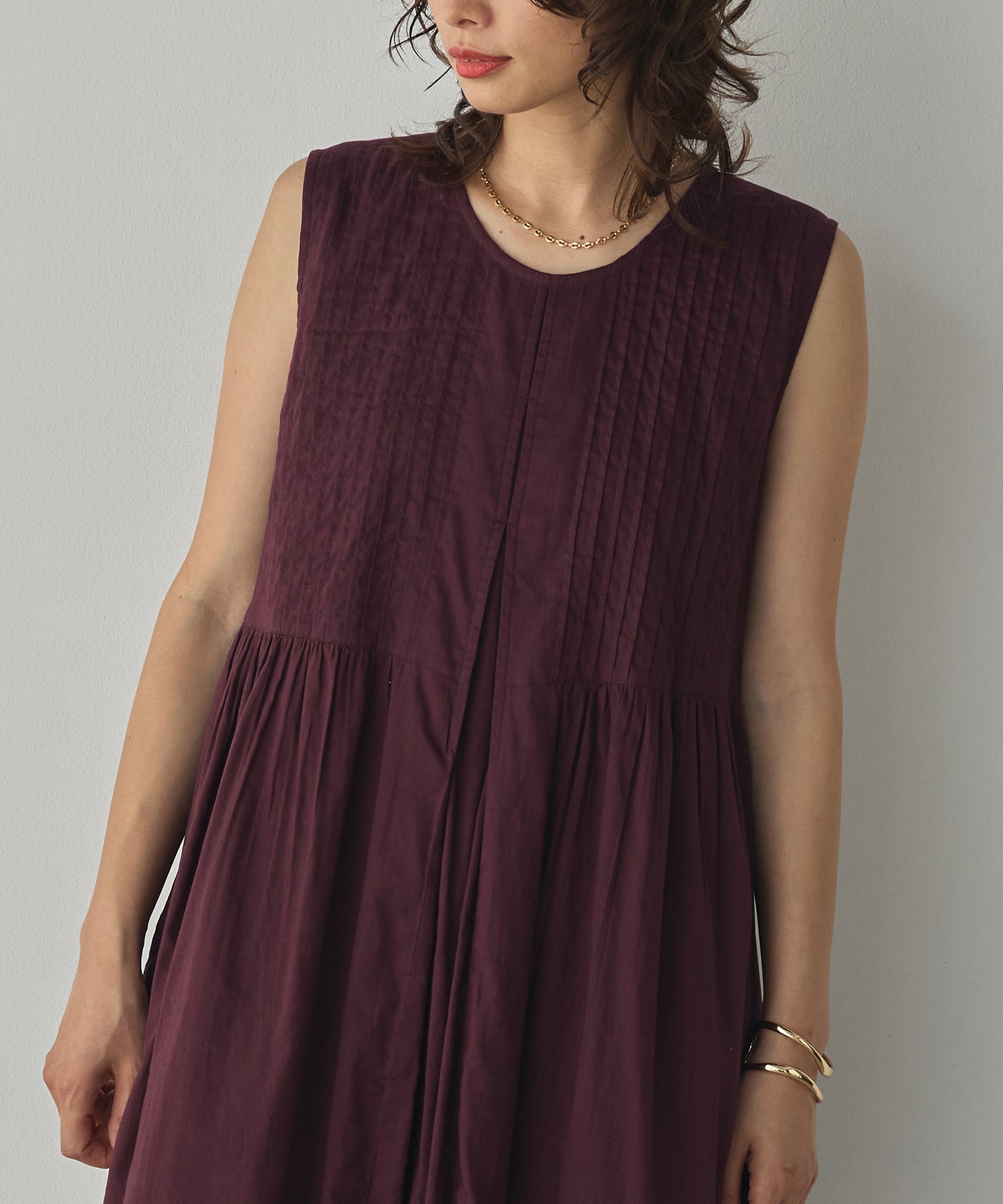 PINTUCK SLEEVELESS ONE-PIECE
