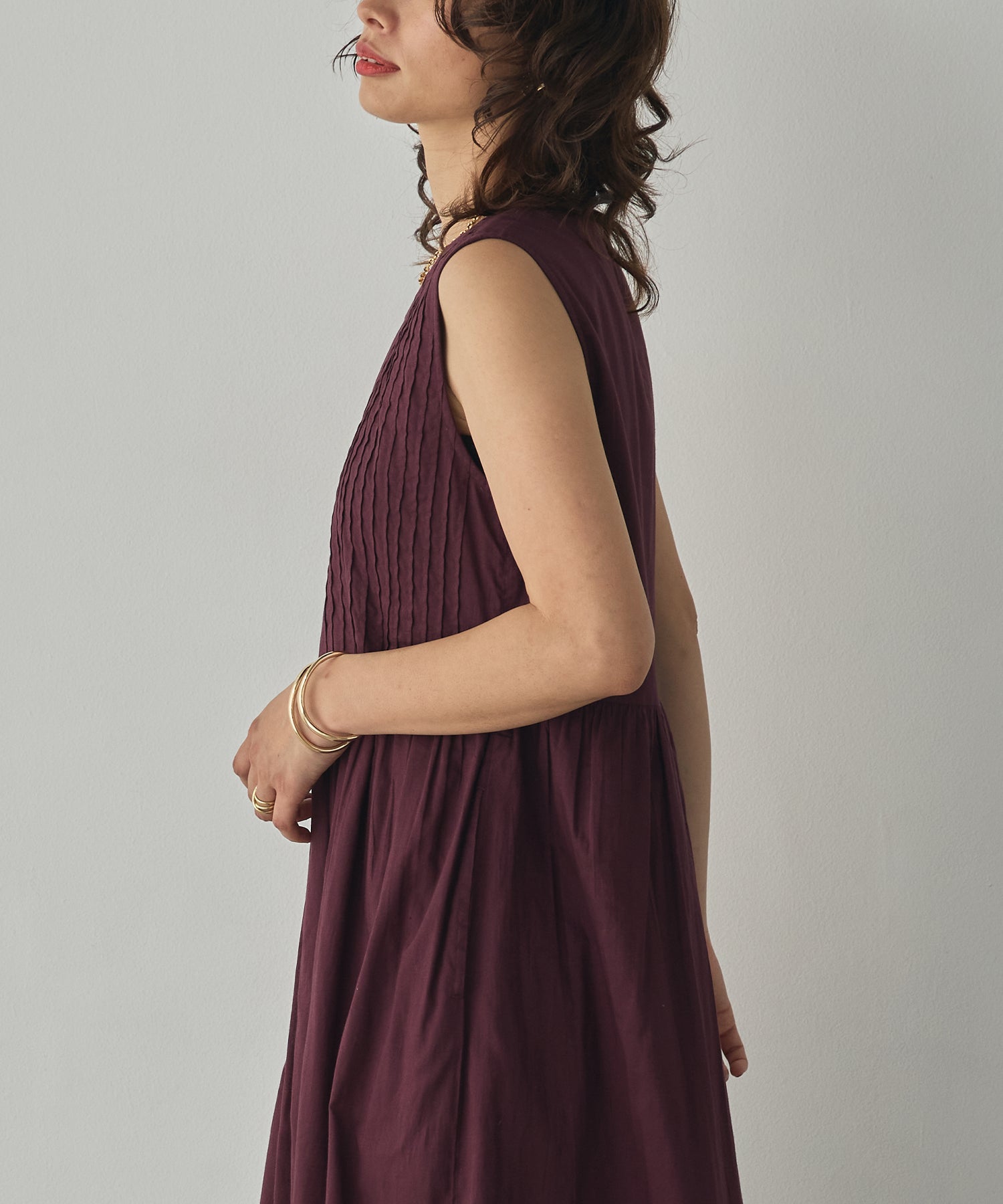 PINTUCK SLEEVELESS ONE-PIECE