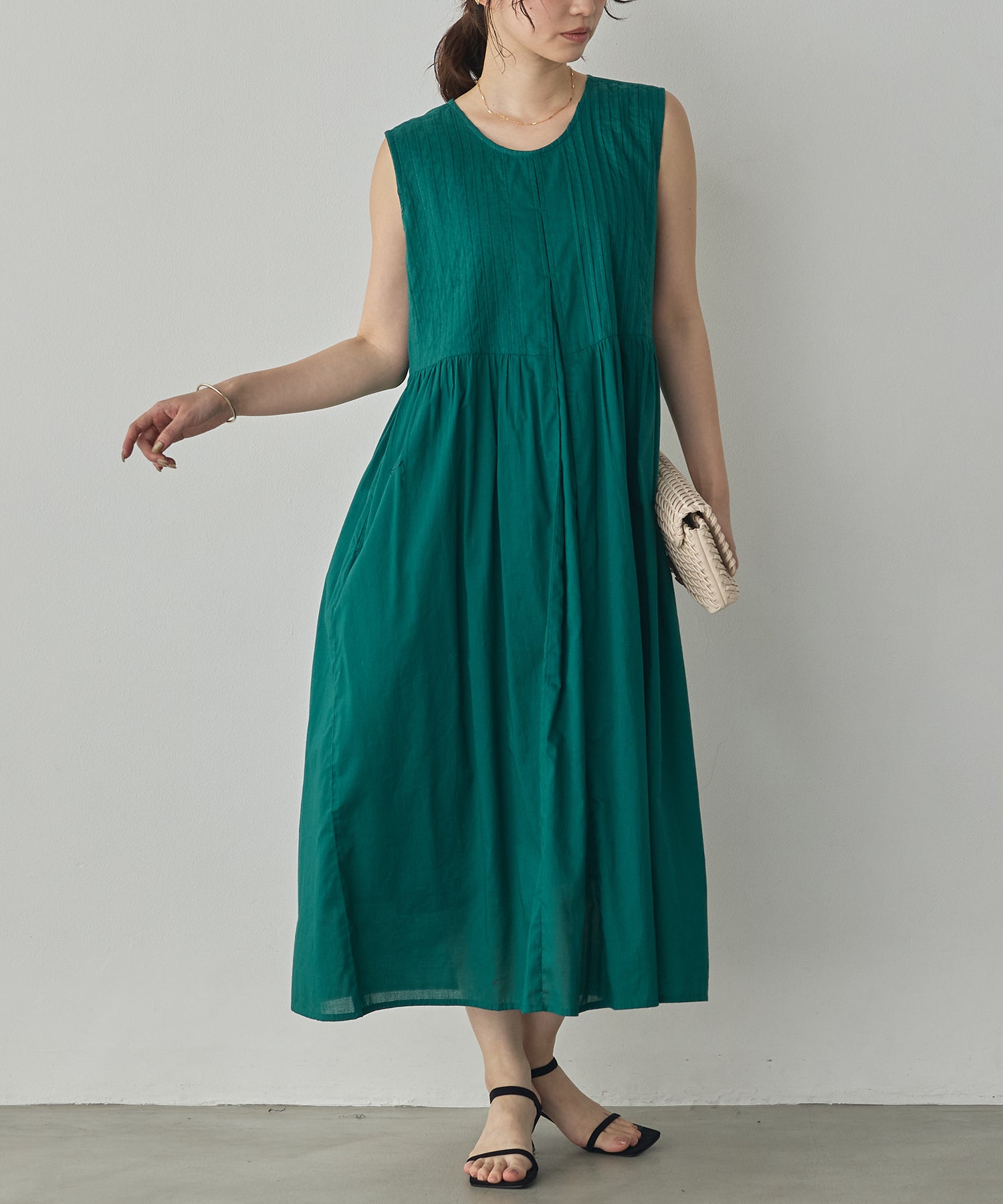 PINTUCK SLEEVELESS ONE-PIECE