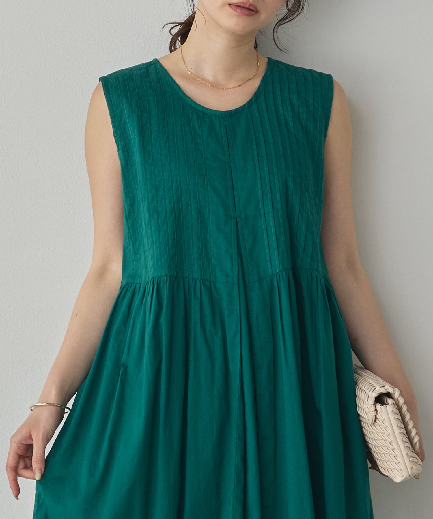 PINTUCK SLEEVELESS ONE-PIECE