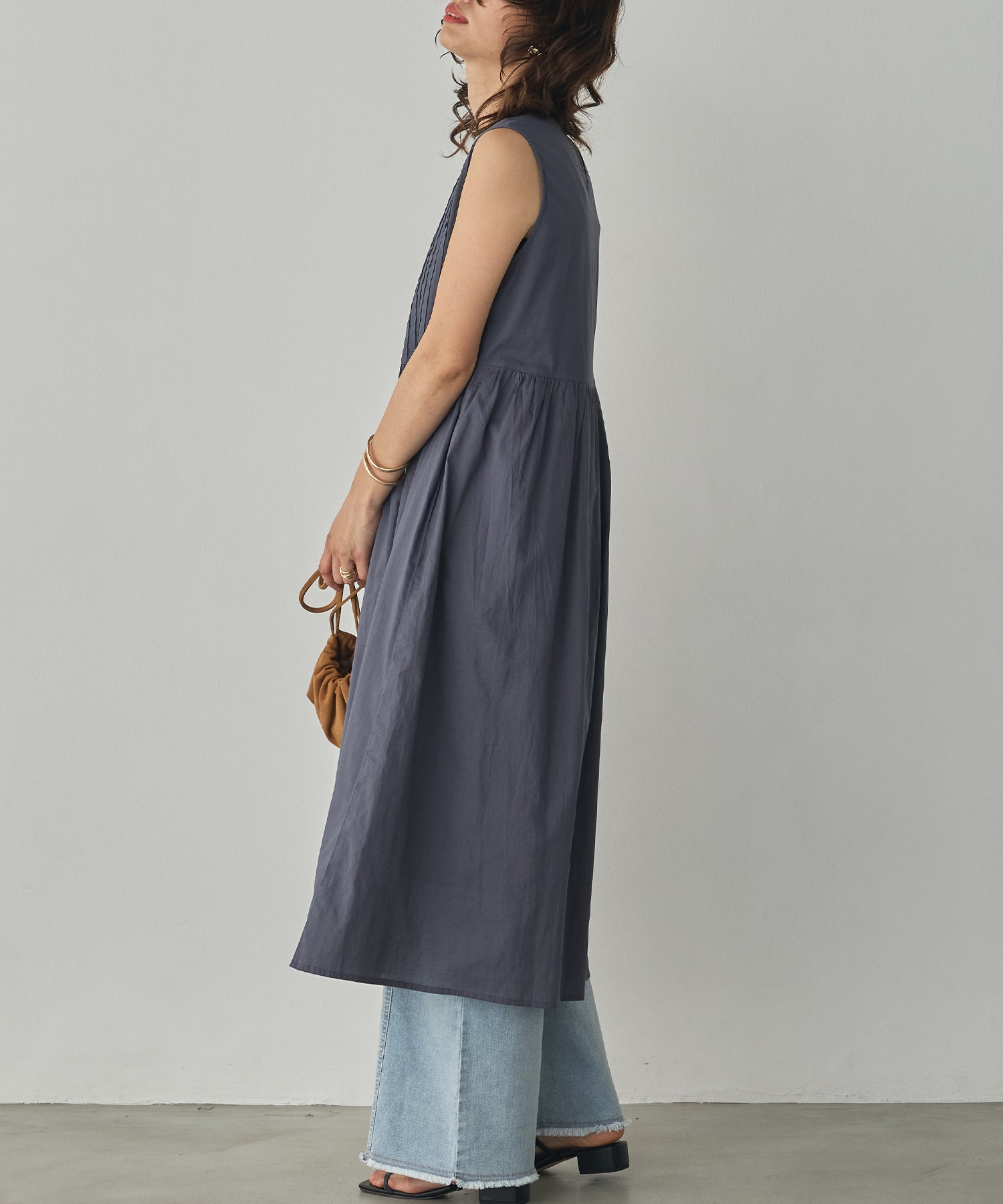 PINTUCK SLEEVELESS ONE-PIECE