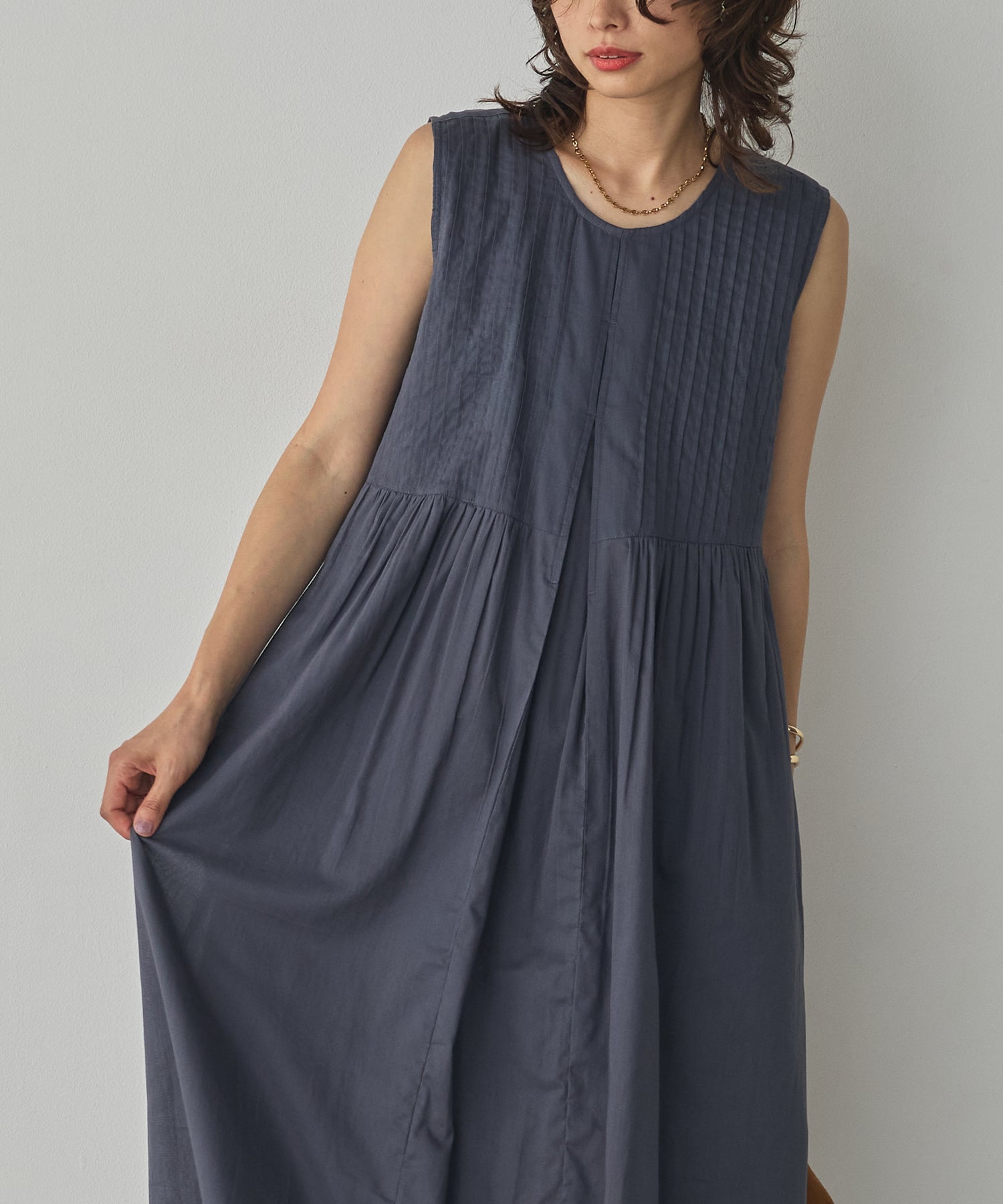 PINTUCK SLEEVELESS ONE-PIECE