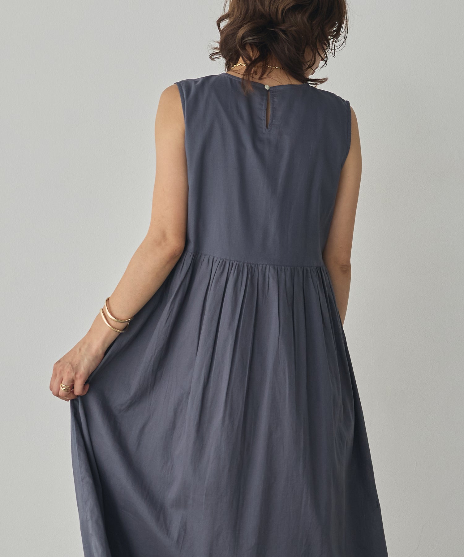 PINTUCK SLEEVELESS ONE-PIECE